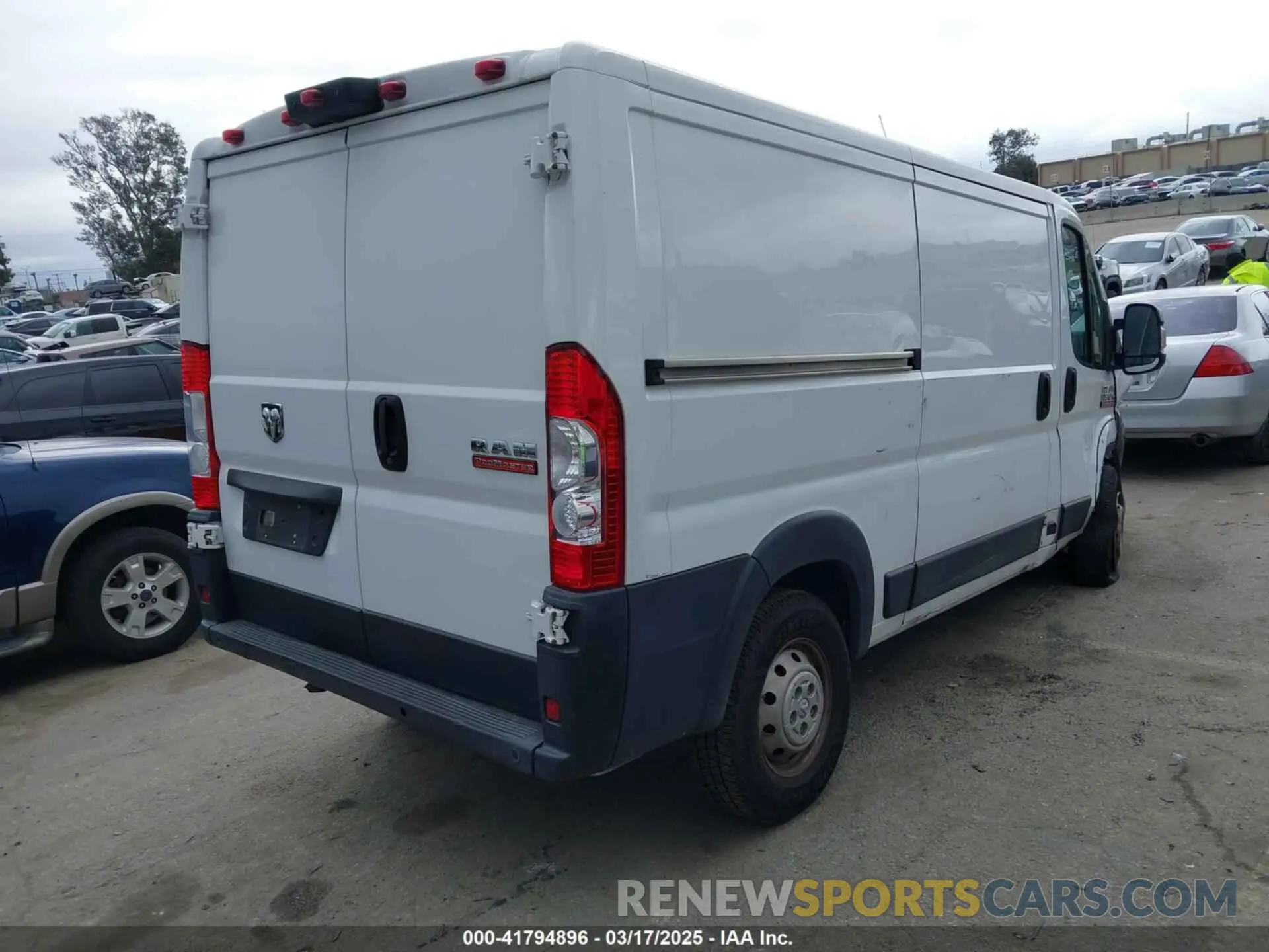 4 Photograph of a damaged car 3C6TRVAG4KE562478 RAM PROMASTER 1500 2019