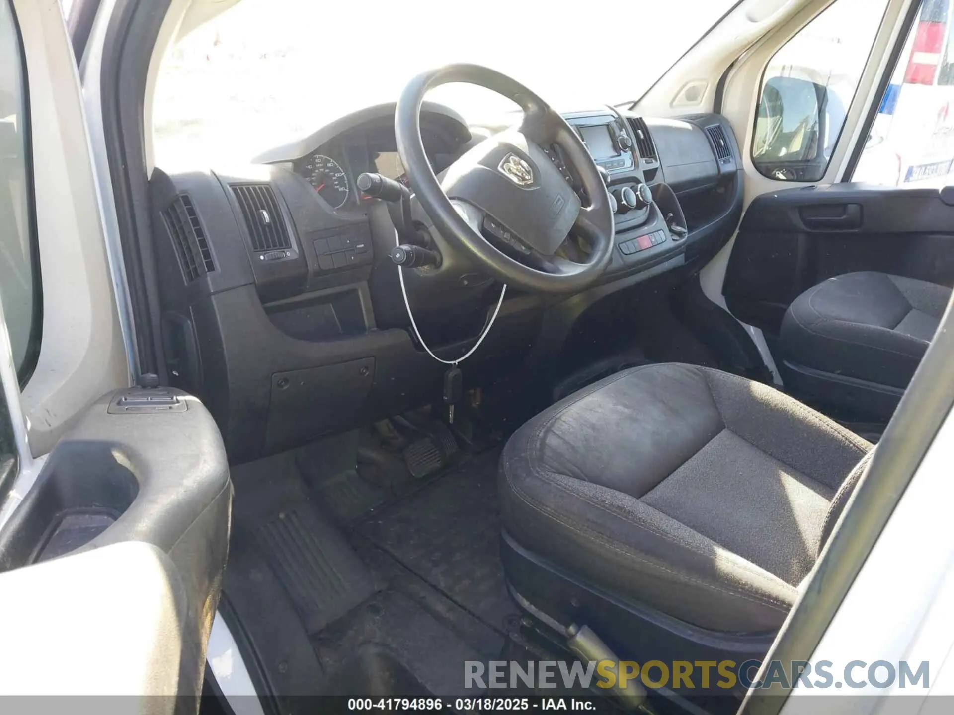 5 Photograph of a damaged car 3C6TRVAG4KE562478 RAM PROMASTER 1500 2019