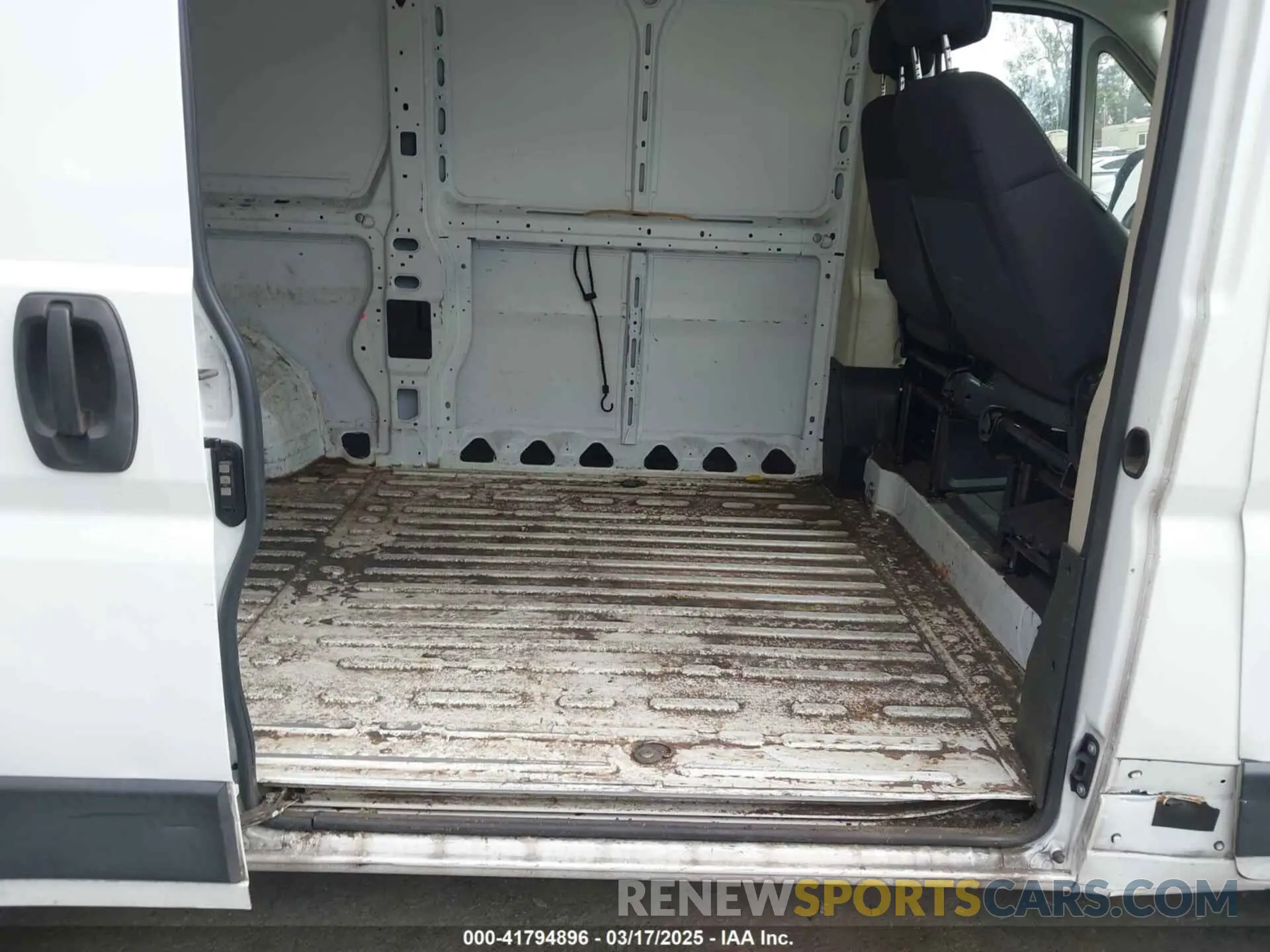 8 Photograph of a damaged car 3C6TRVAG4KE562478 RAM PROMASTER 1500 2019