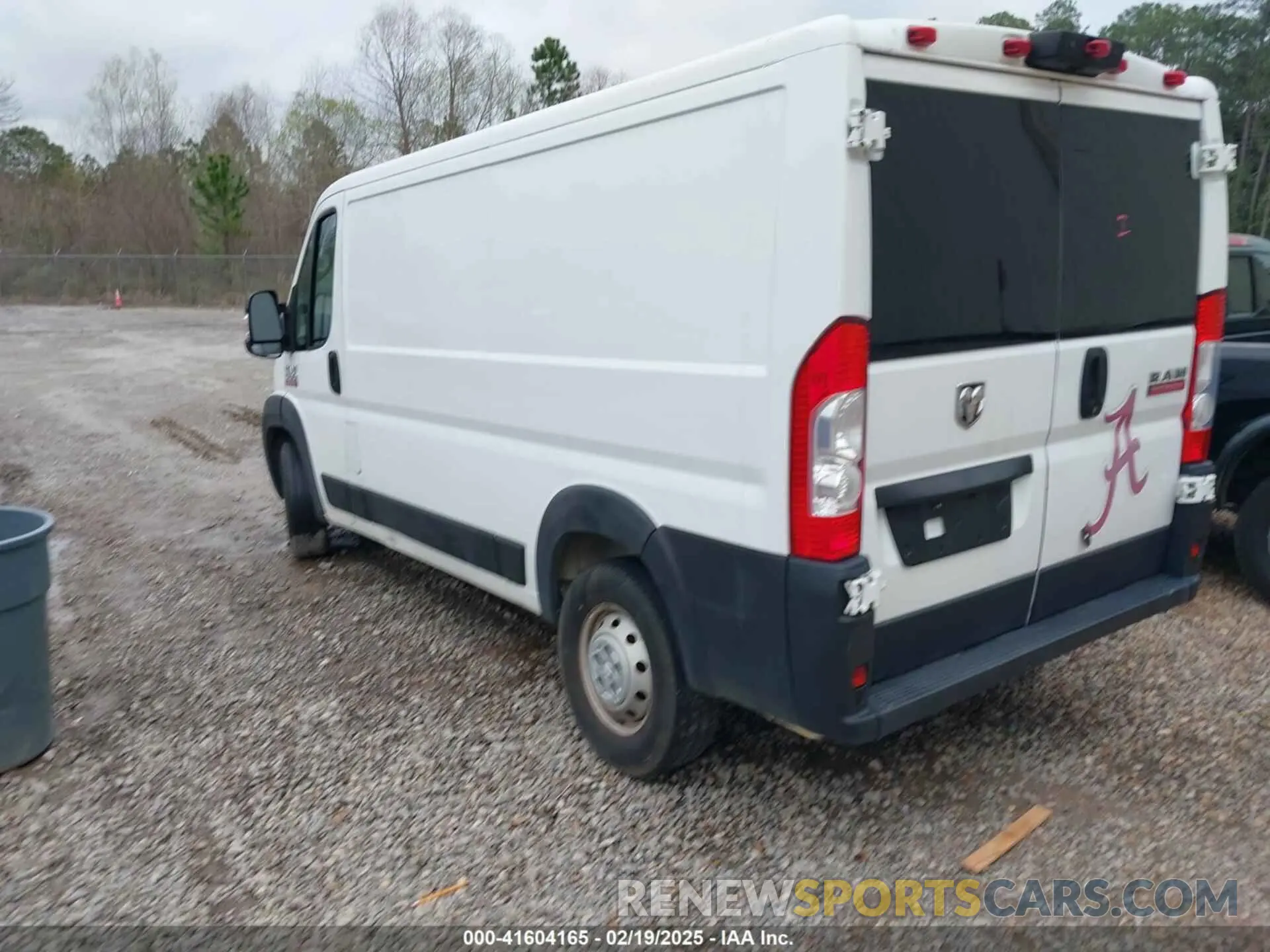 3 Photograph of a damaged car 3C6TRVAG4KE565915 RAM PROMASTER 1500 2019