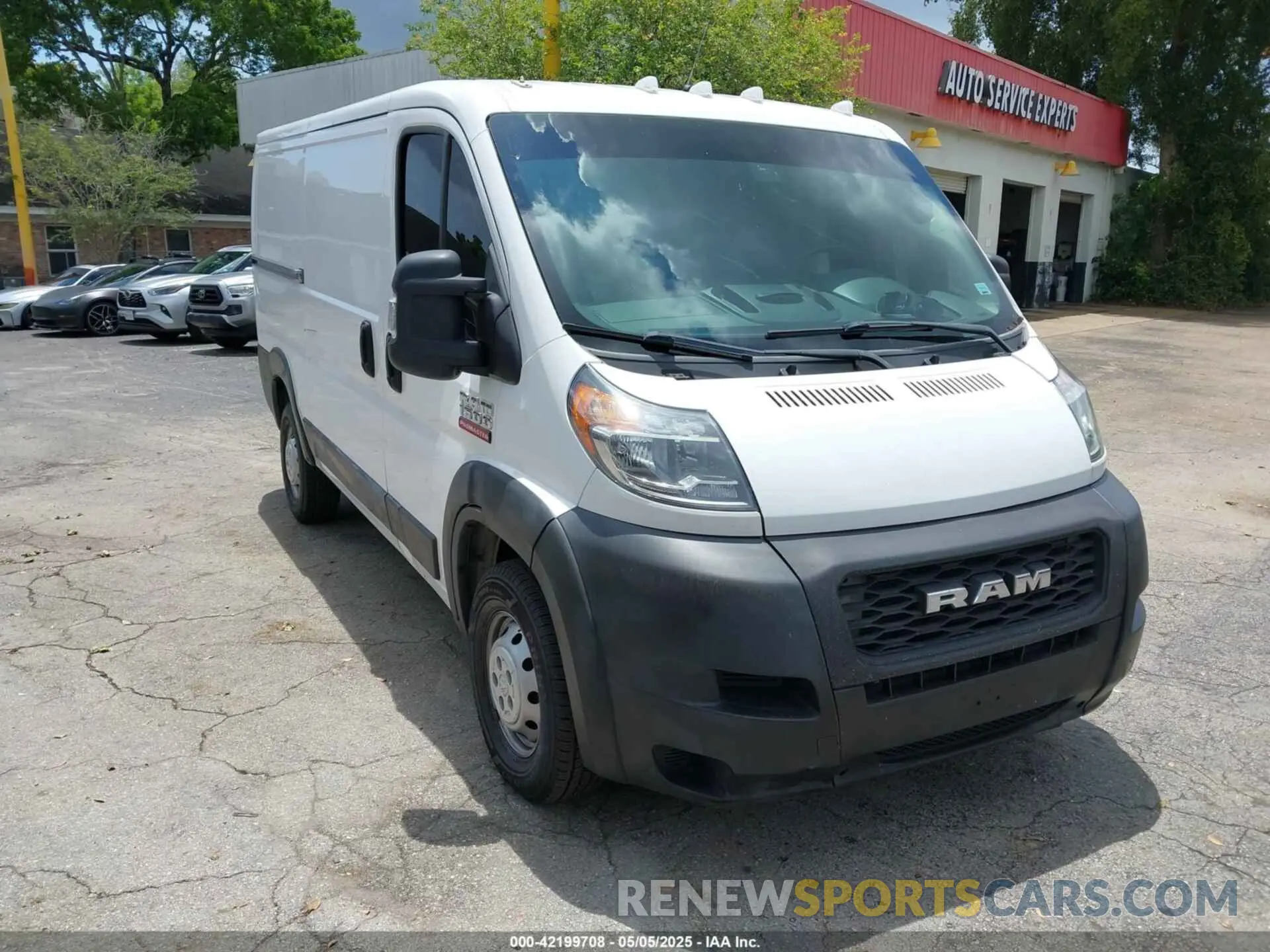 1 Photograph of a damaged car 3C6TRVAG5KE505805 RAM PROMASTER 1500 2019