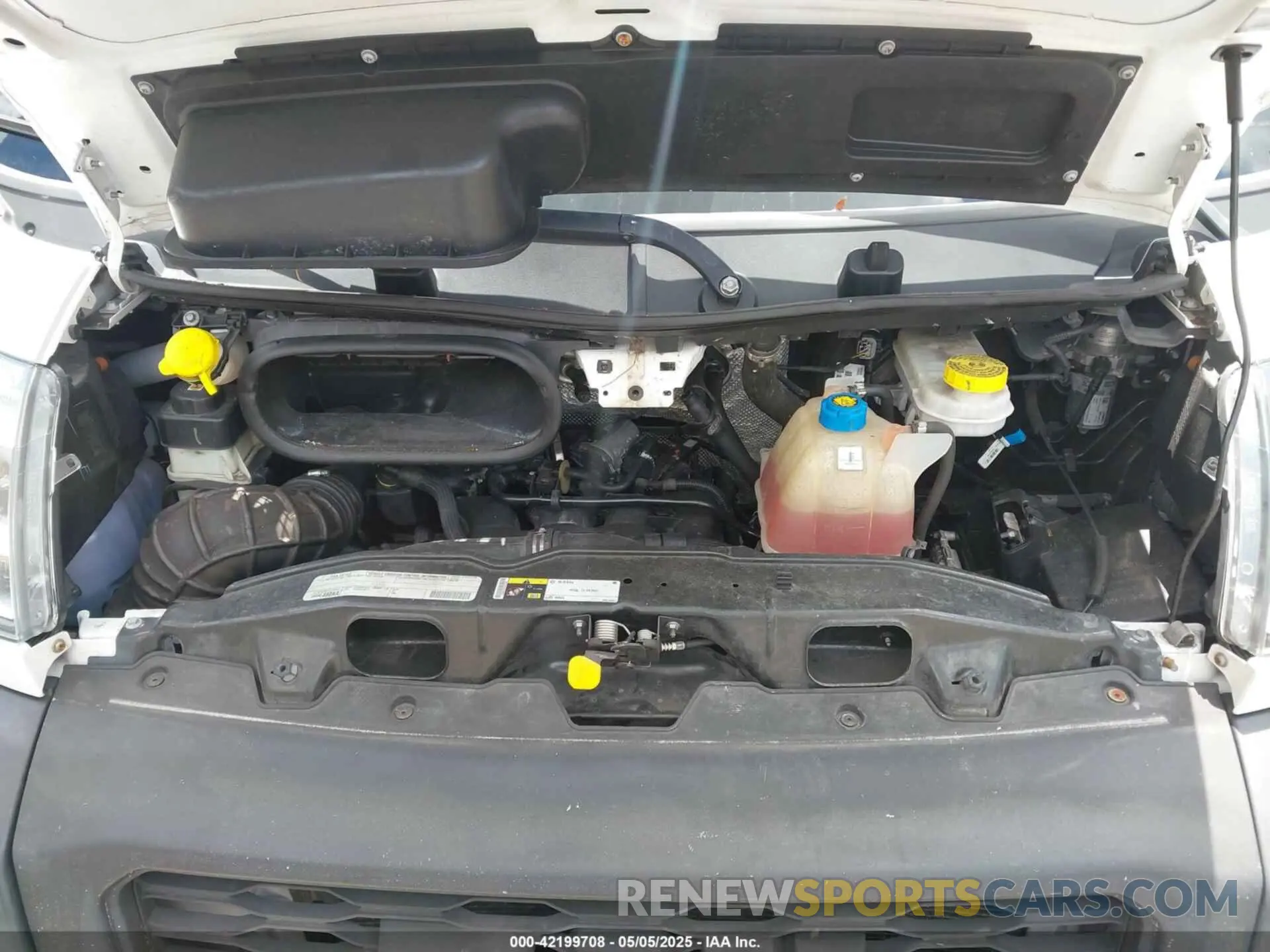 10 Photograph of a damaged car 3C6TRVAG5KE505805 RAM PROMASTER 1500 2019