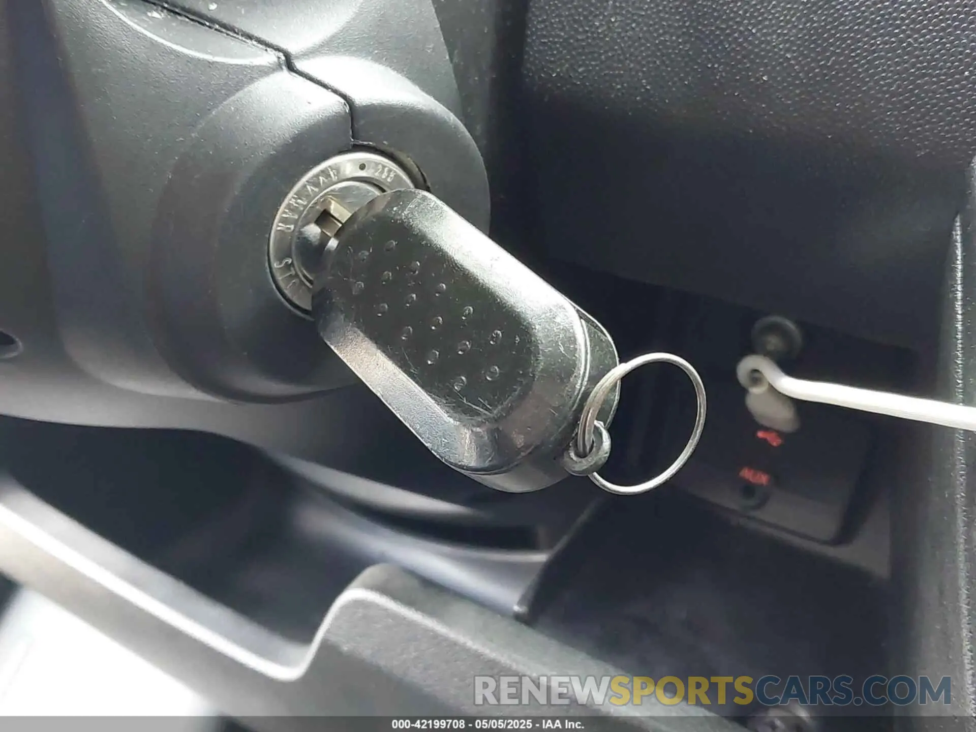 11 Photograph of a damaged car 3C6TRVAG5KE505805 RAM PROMASTER 1500 2019