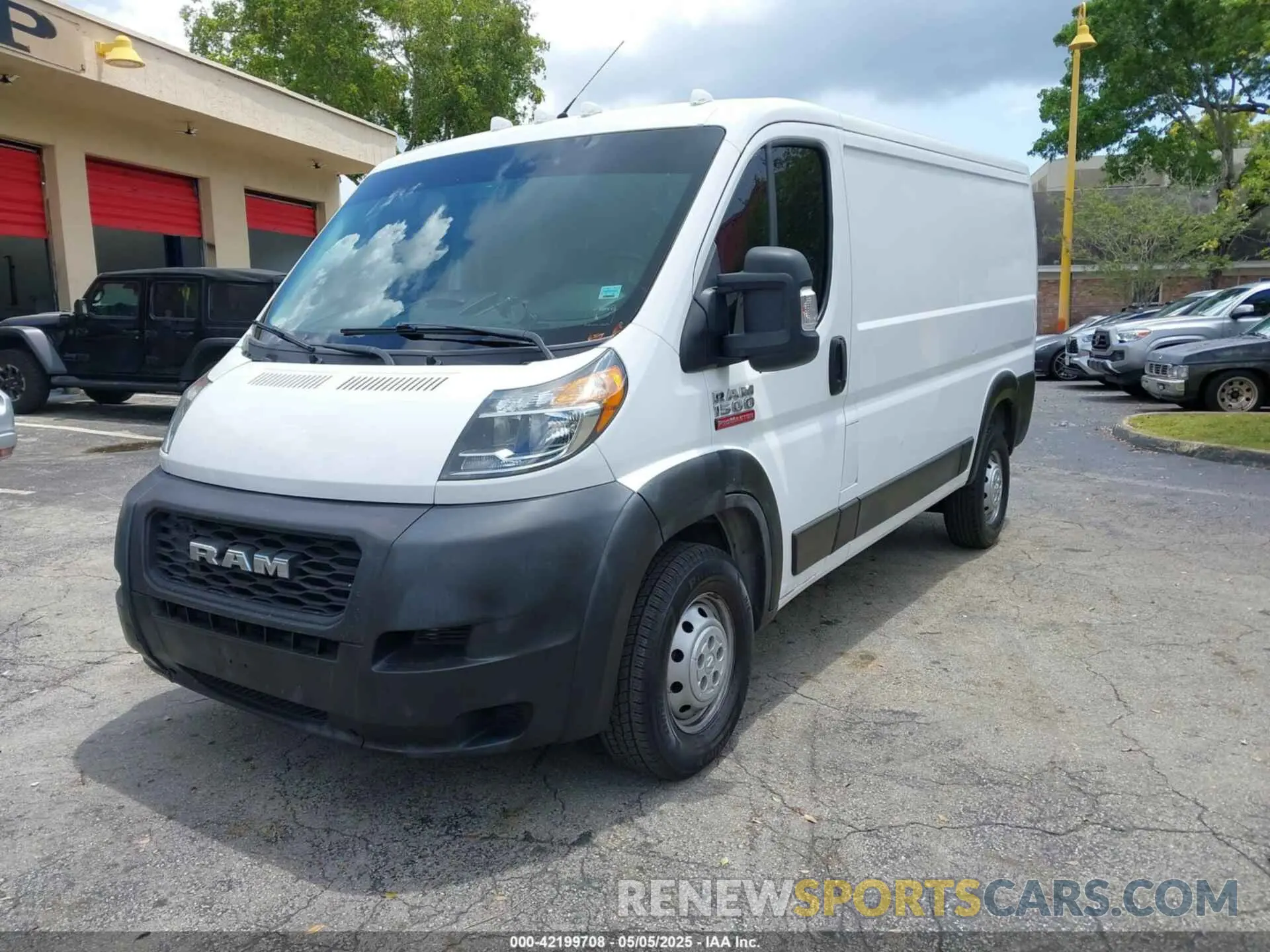 2 Photograph of a damaged car 3C6TRVAG5KE505805 RAM PROMASTER 1500 2019