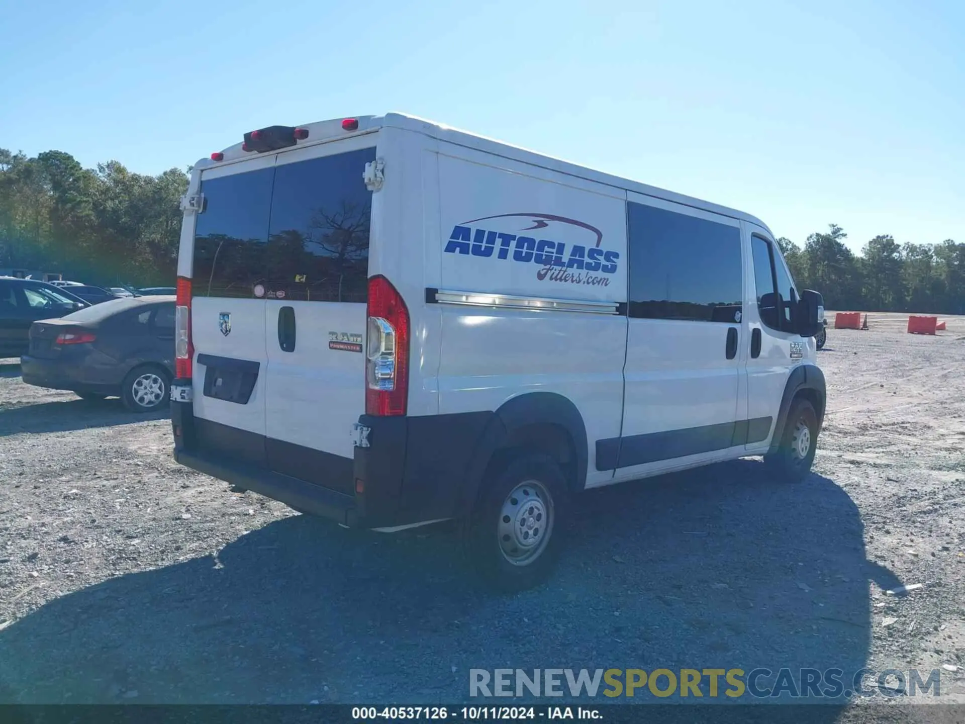 4 Photograph of a damaged car 3C6TRVAG5KE505917 RAM PROMASTER 1500 2019