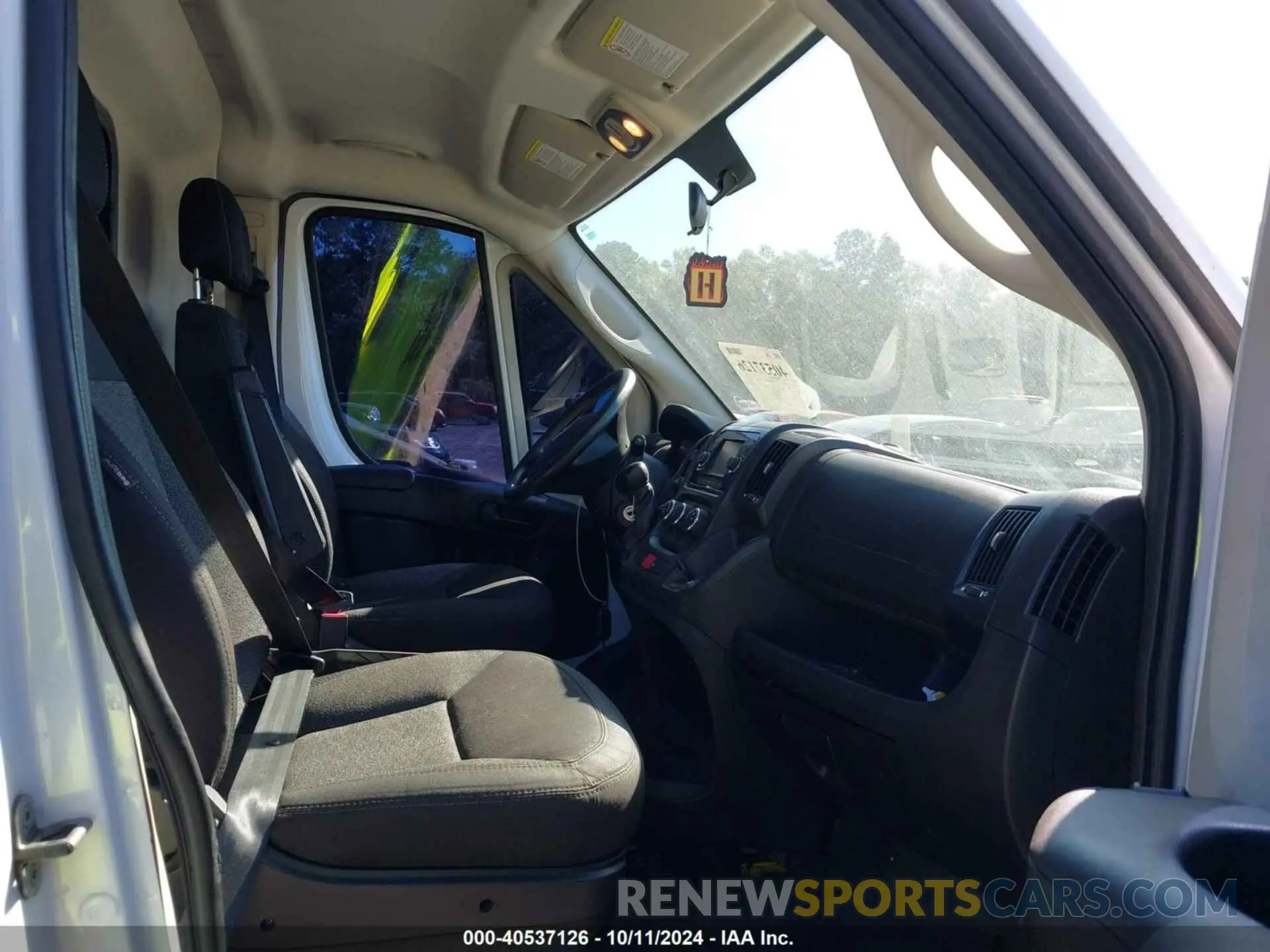 5 Photograph of a damaged car 3C6TRVAG5KE505917 RAM PROMASTER 1500 2019