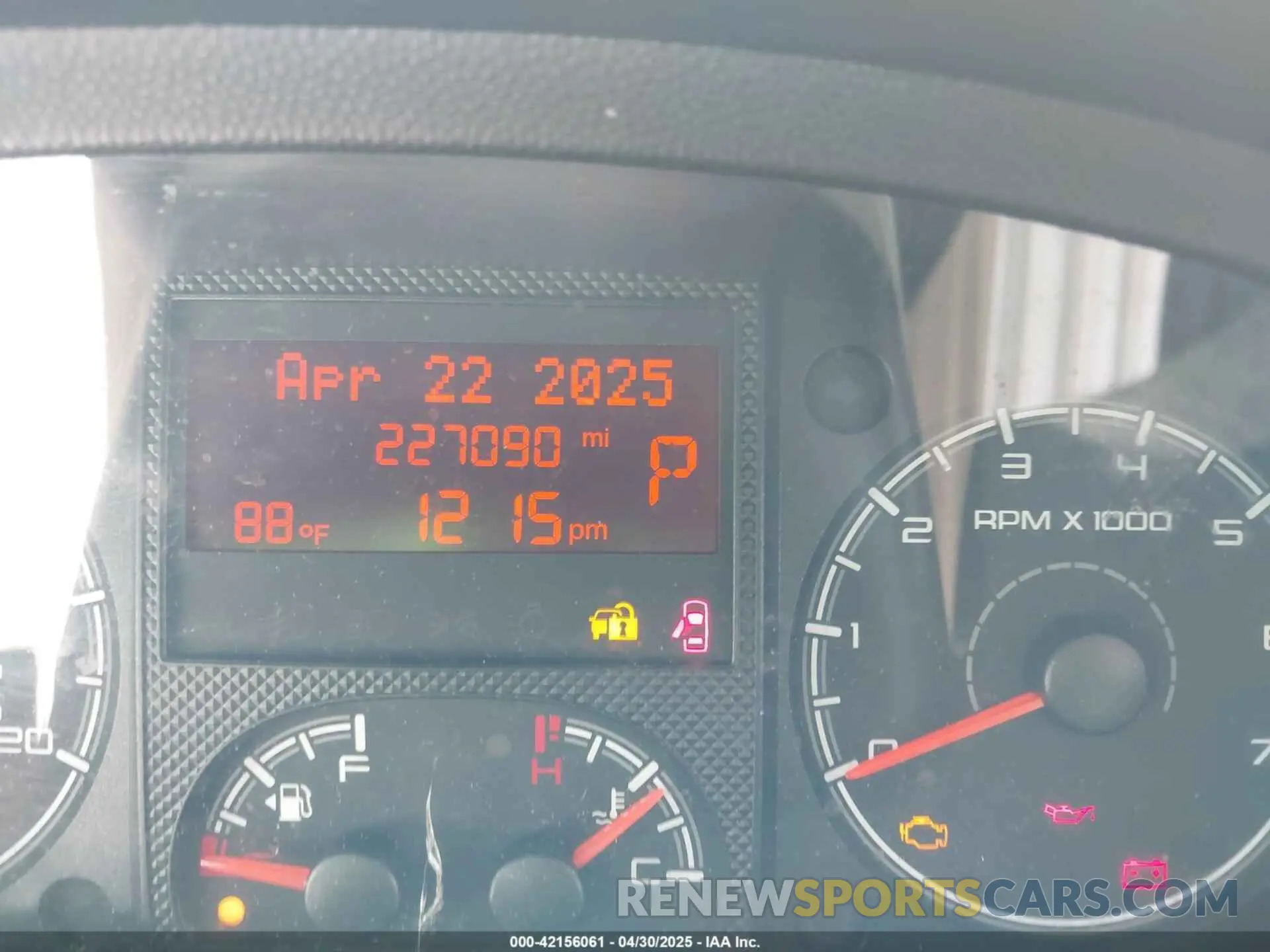 15 Photograph of a damaged car 3C6TRVAG5KE516657 RAM PROMASTER 1500 2019