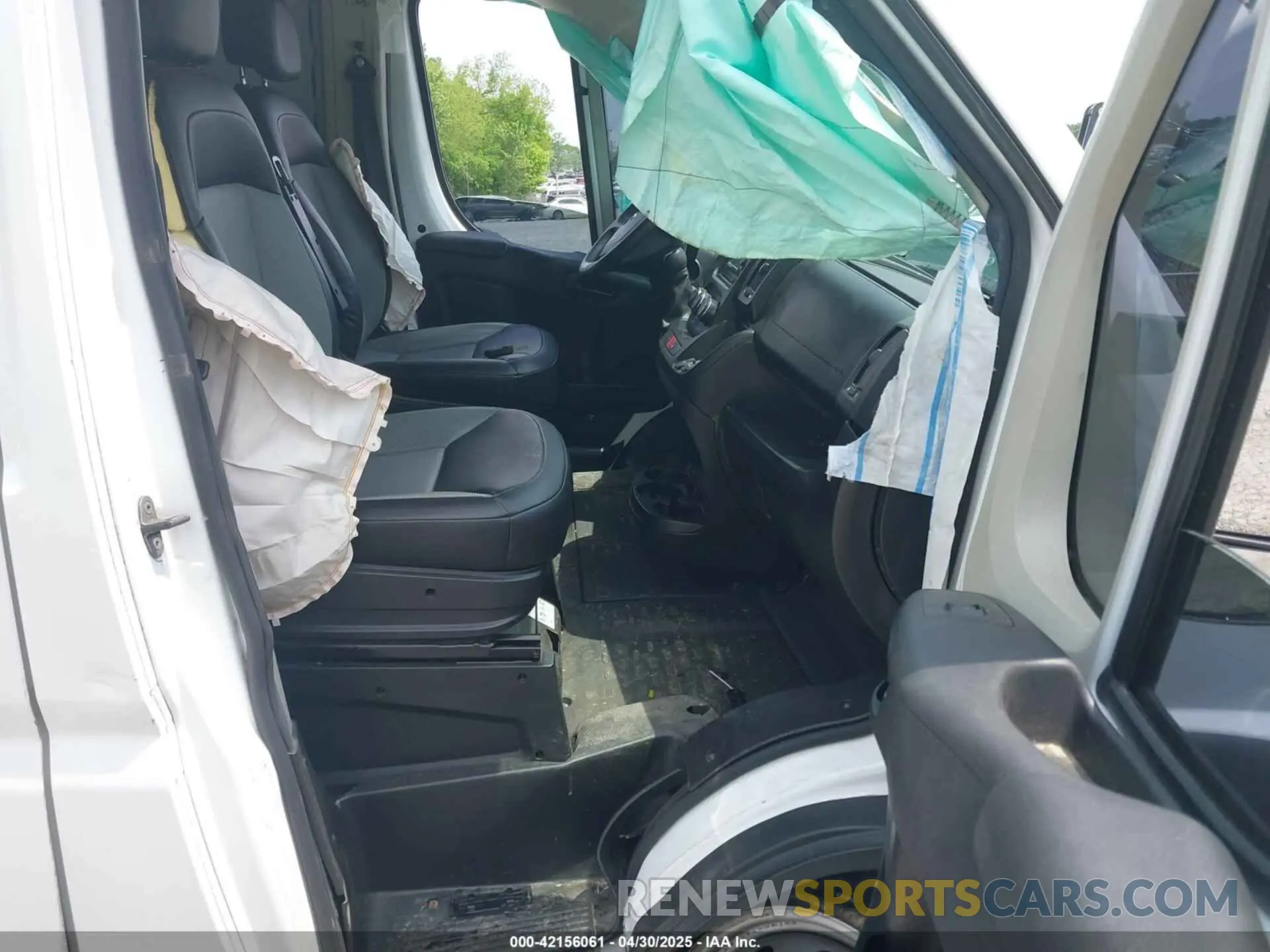 5 Photograph of a damaged car 3C6TRVAG5KE516657 RAM PROMASTER 1500 2019