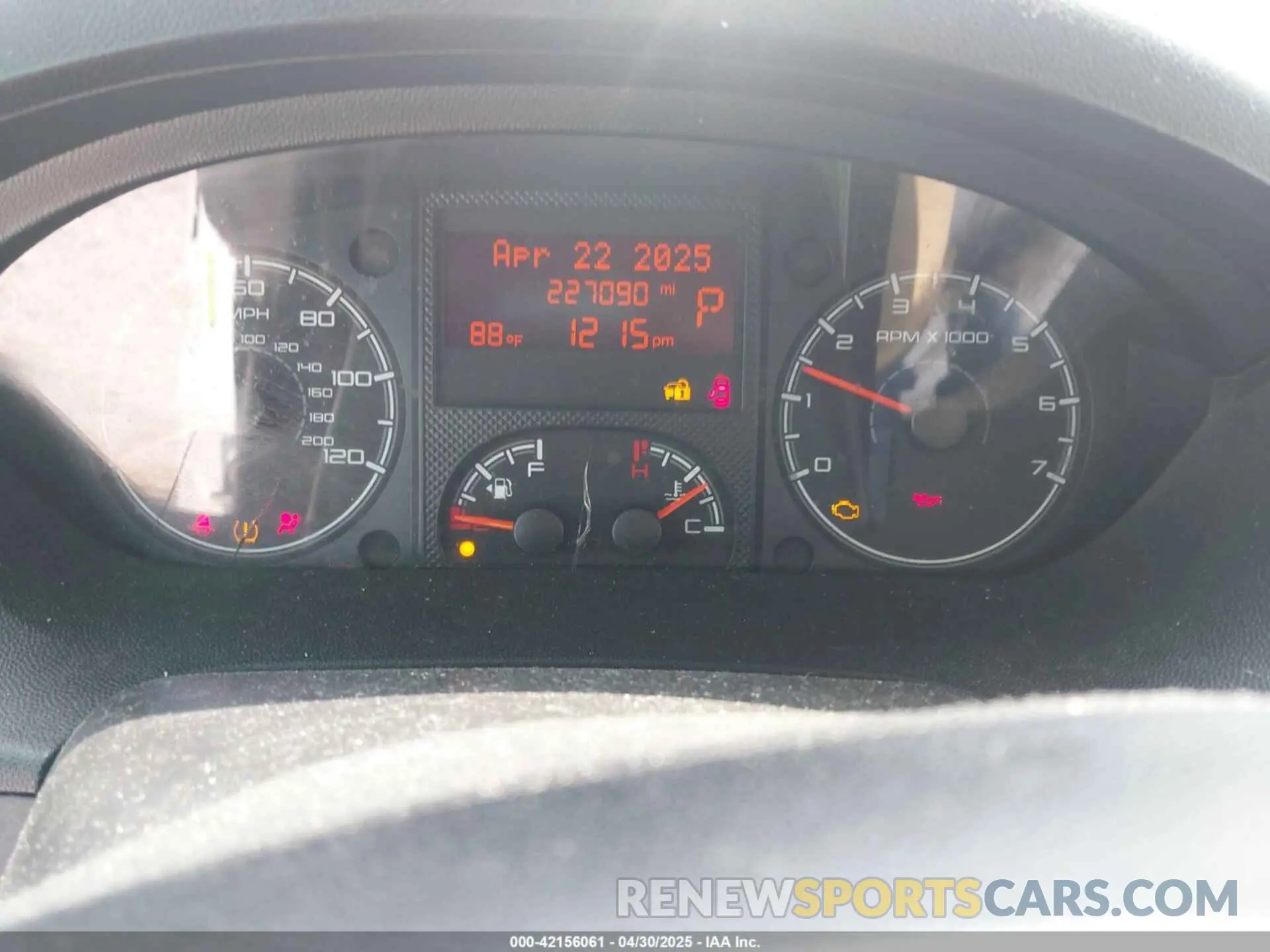 7 Photograph of a damaged car 3C6TRVAG5KE516657 RAM PROMASTER 1500 2019