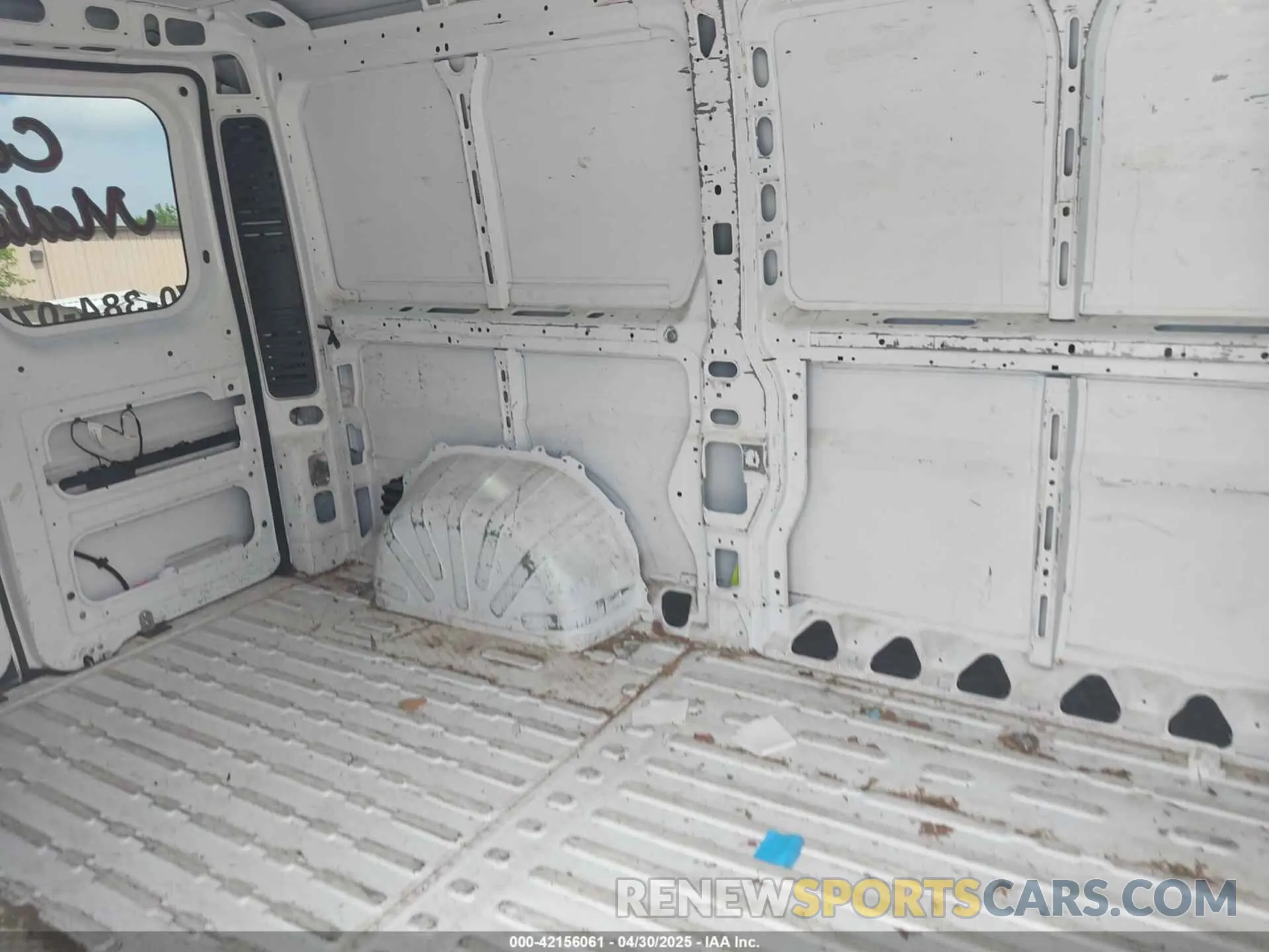 8 Photograph of a damaged car 3C6TRVAG5KE516657 RAM PROMASTER 1500 2019