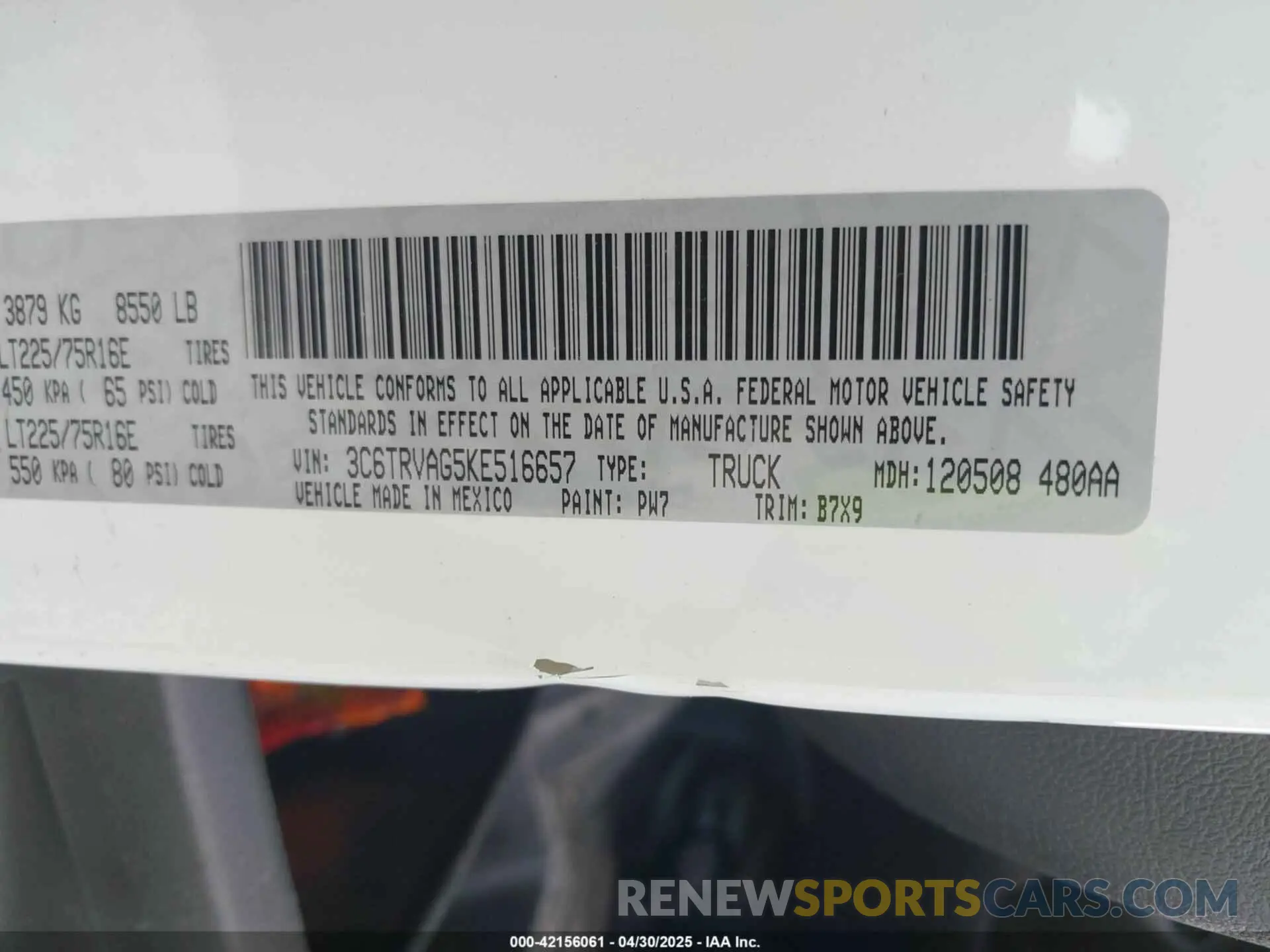 9 Photograph of a damaged car 3C6TRVAG5KE516657 RAM PROMASTER 1500 2019