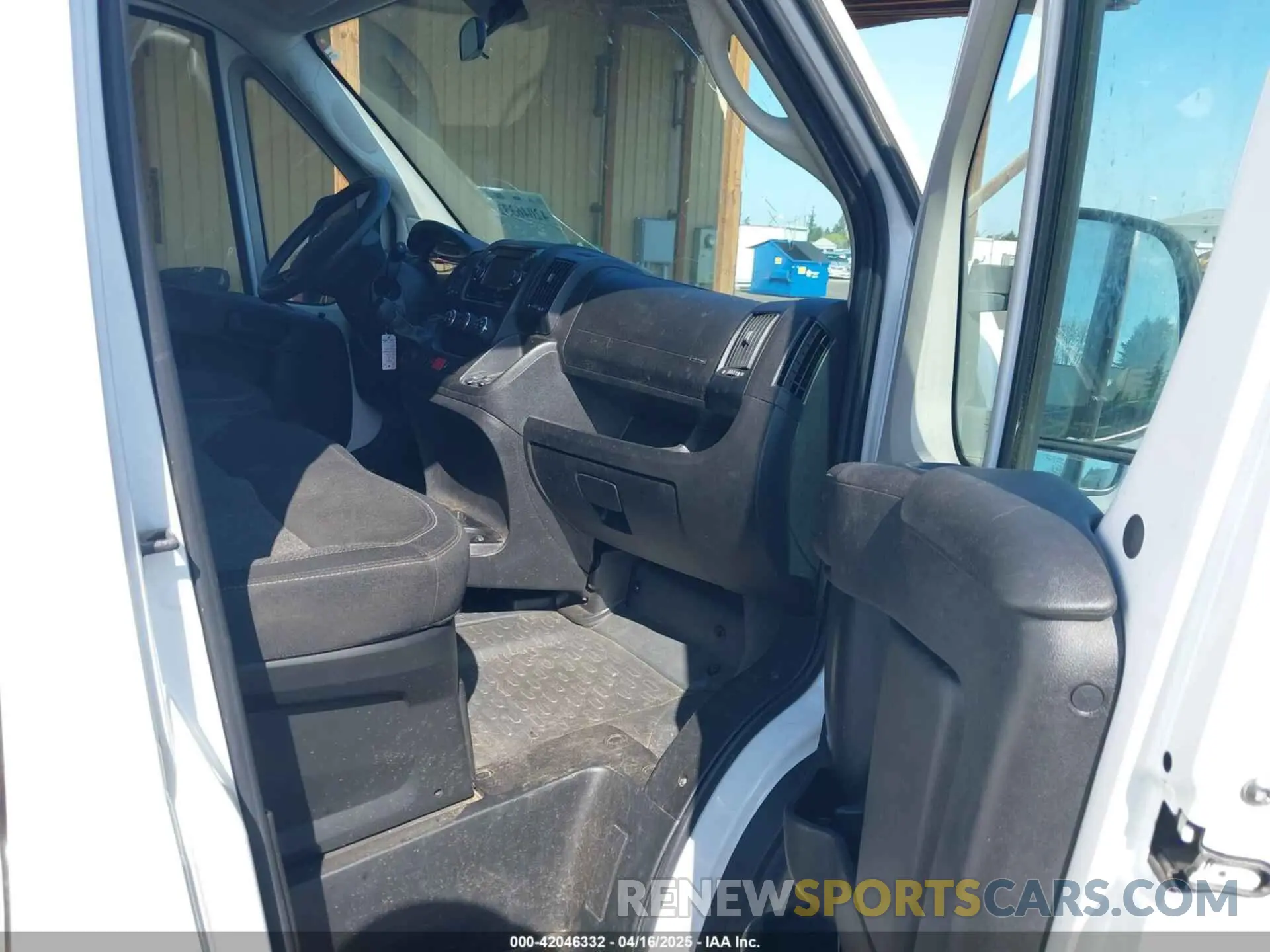 5 Photograph of a damaged car 3C6TRVAG8KE500145 RAM PROMASTER 1500 2019