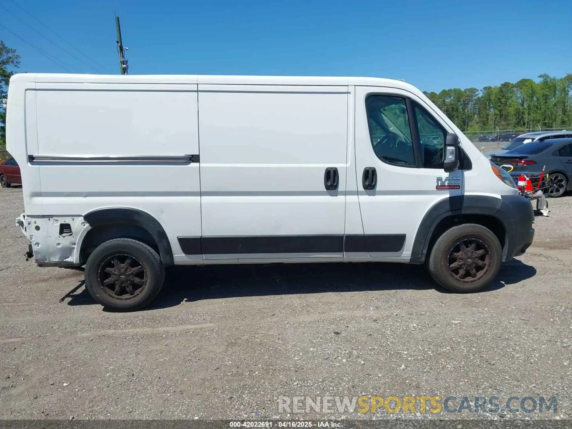 13 Photograph of a damaged car 3C6TRVAG9KE501966 RAM PROMASTER 1500 2019