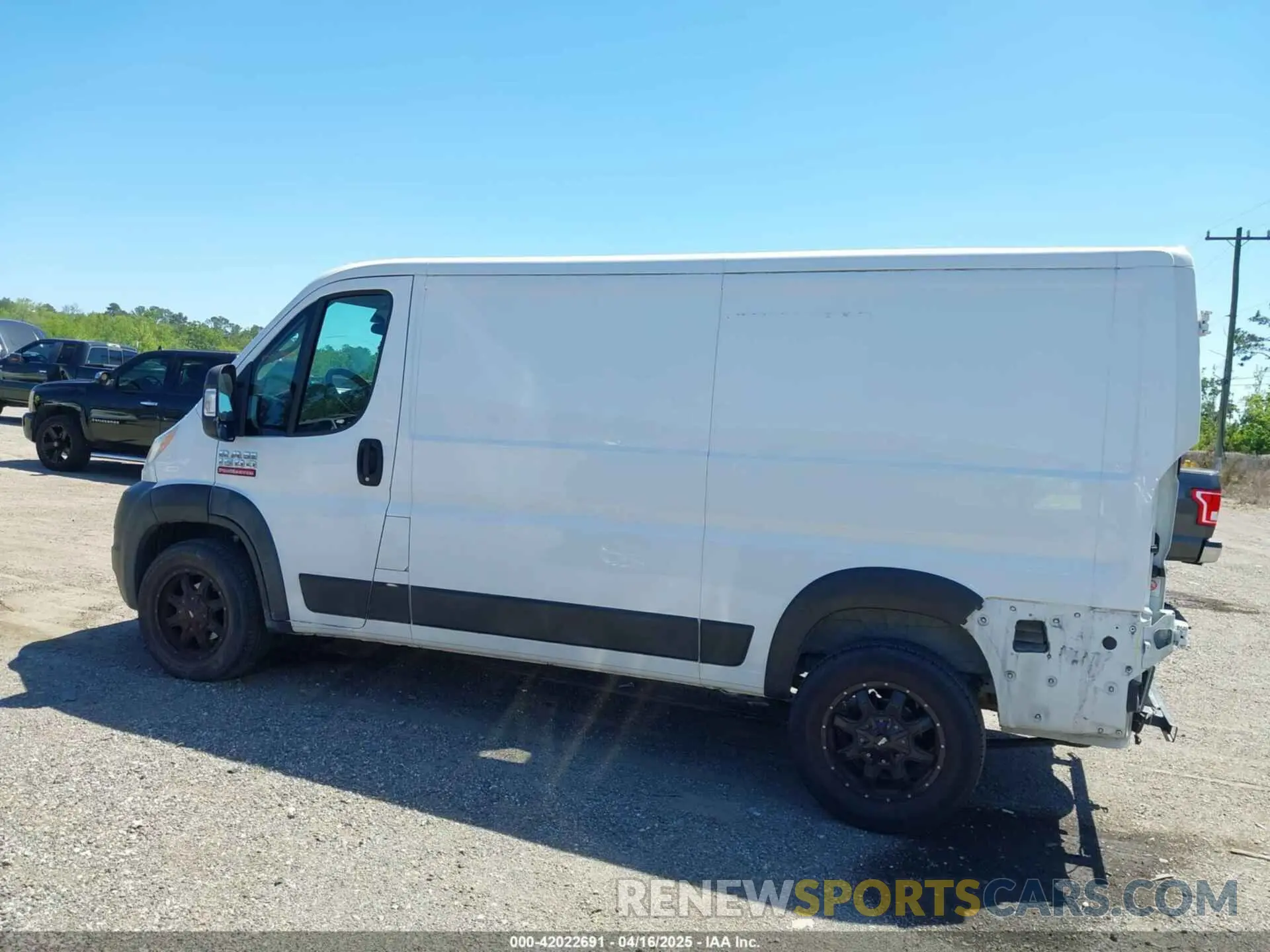 14 Photograph of a damaged car 3C6TRVAG9KE501966 RAM PROMASTER 1500 2019
