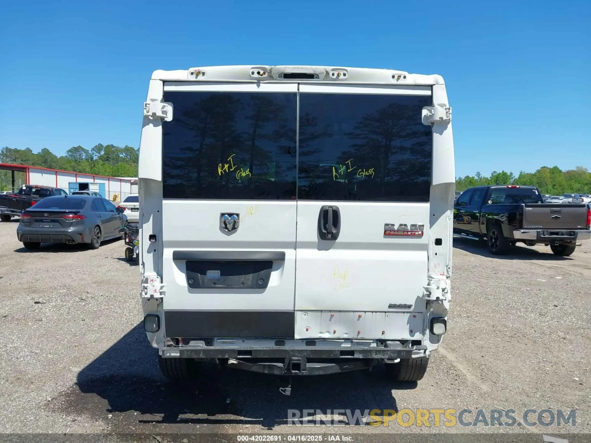 16 Photograph of a damaged car 3C6TRVAG9KE501966 RAM PROMASTER 1500 2019
