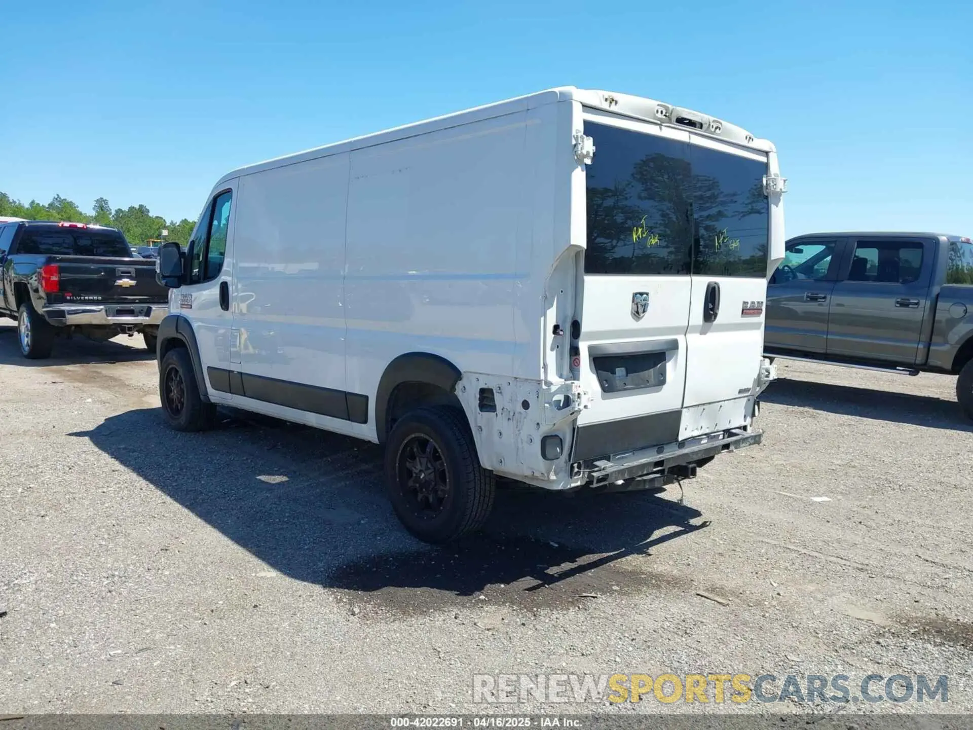 3 Photograph of a damaged car 3C6TRVAG9KE501966 RAM PROMASTER 1500 2019