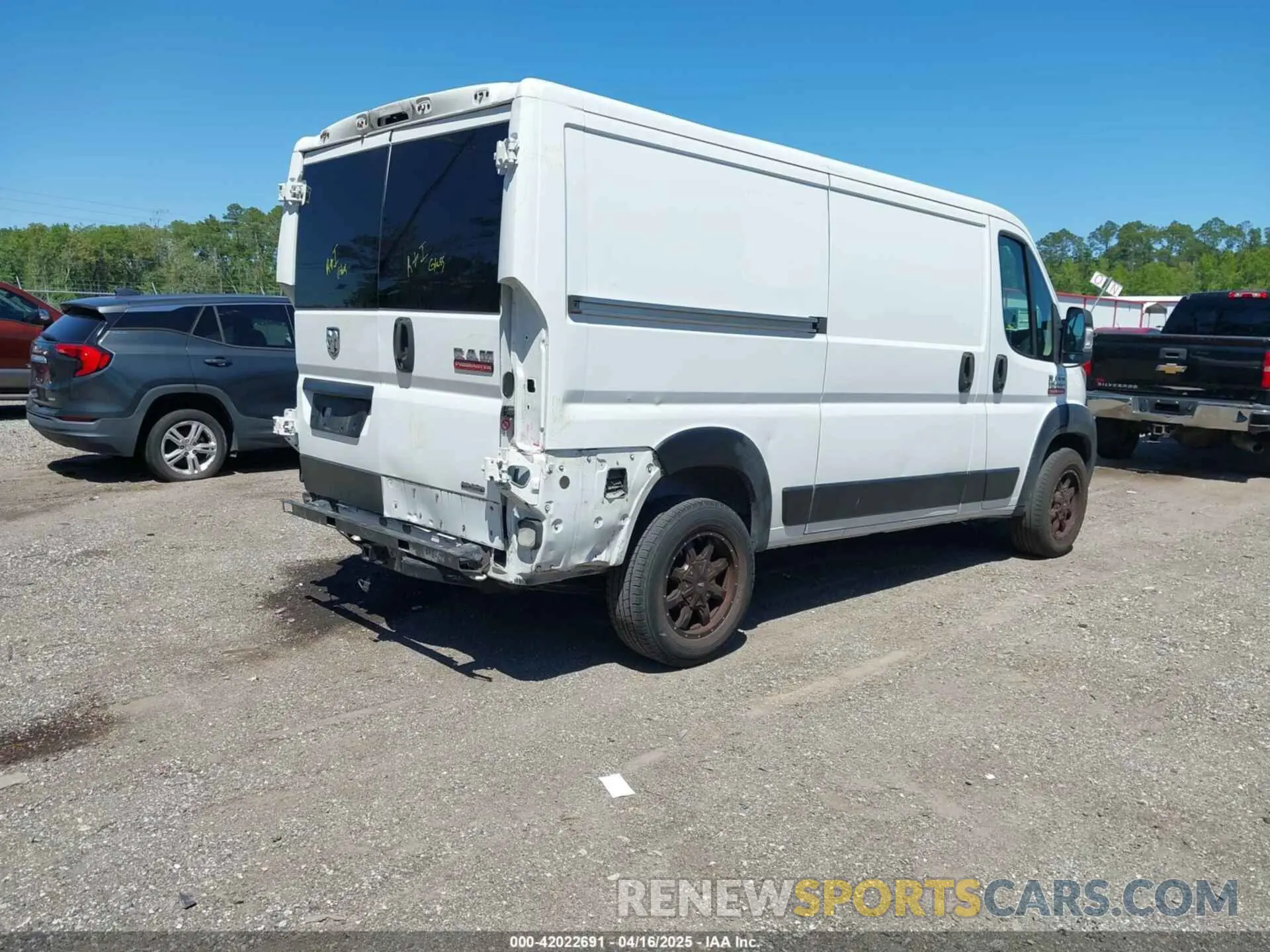 4 Photograph of a damaged car 3C6TRVAG9KE501966 RAM PROMASTER 1500 2019