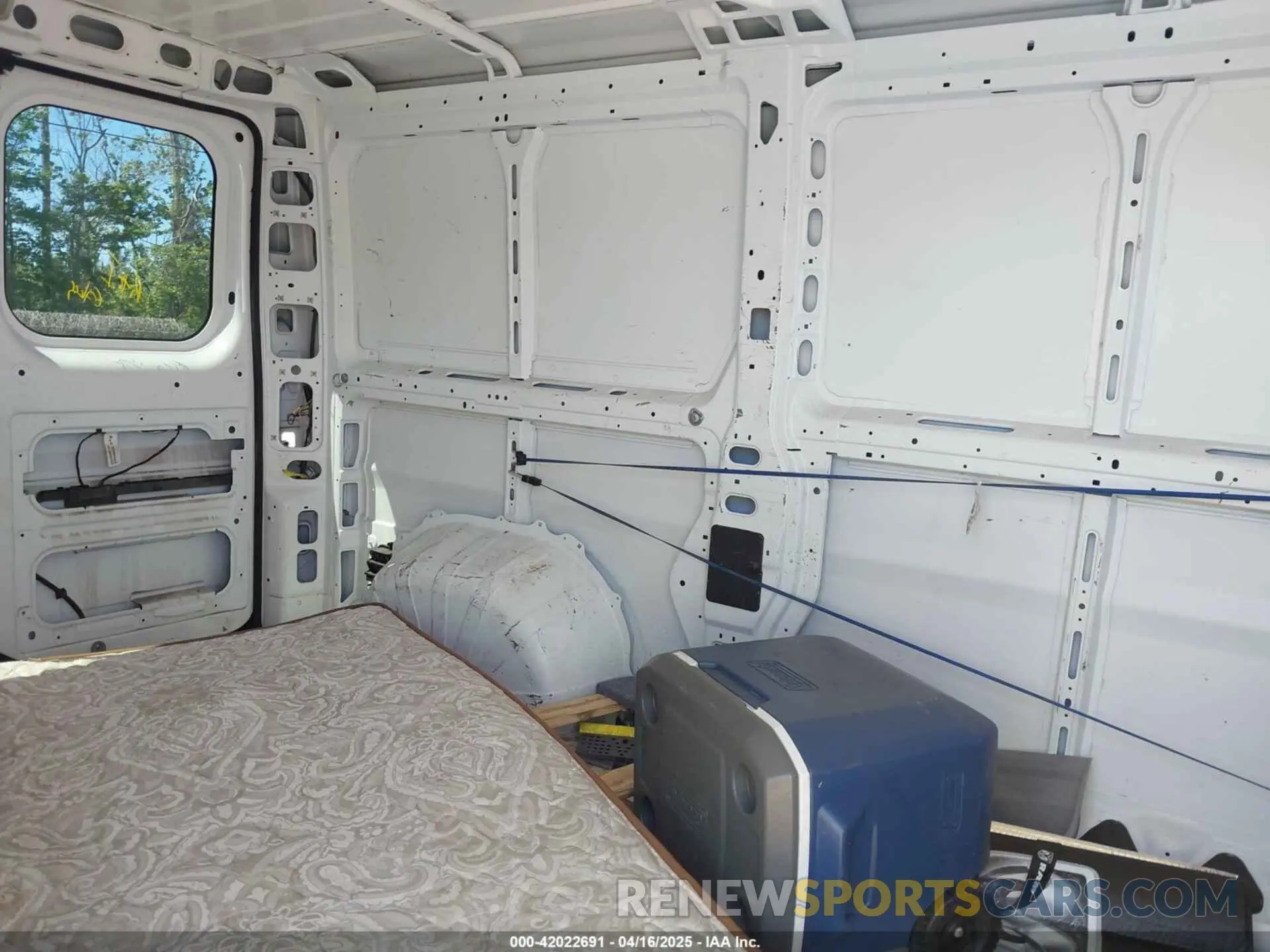 8 Photograph of a damaged car 3C6TRVAG9KE501966 RAM PROMASTER 1500 2019