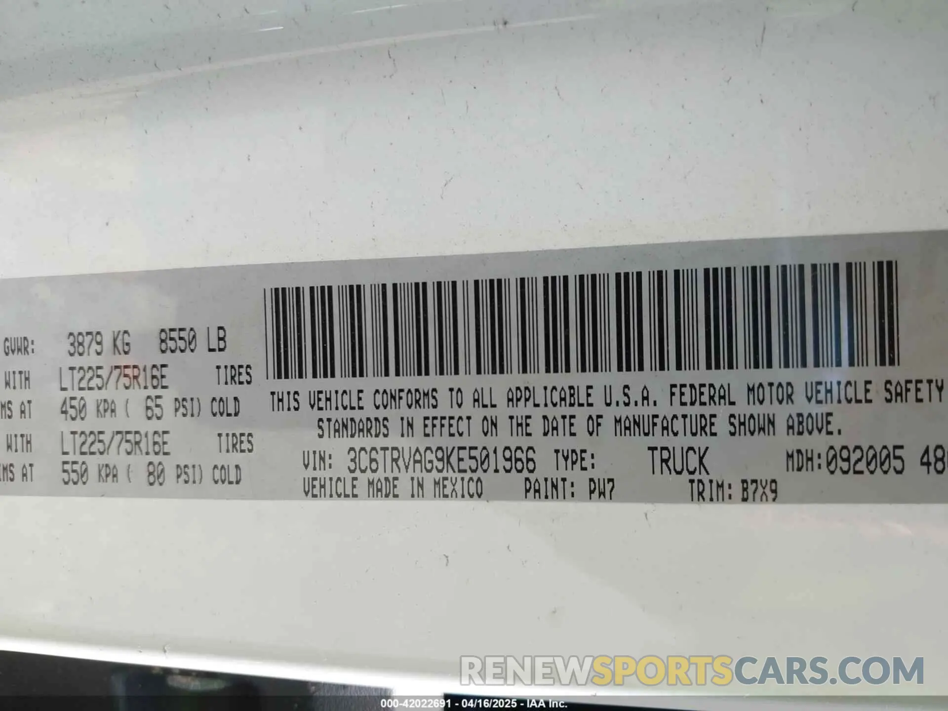 9 Photograph of a damaged car 3C6TRVAG9KE501966 RAM PROMASTER 1500 2019
