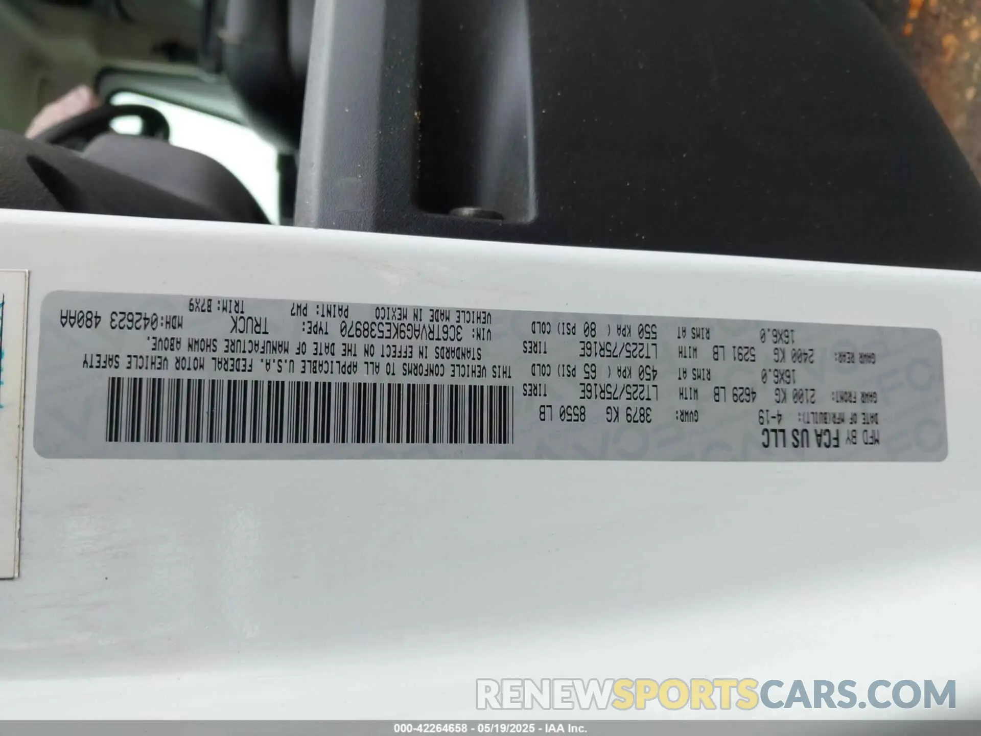 9 Photograph of a damaged car 3C6TRVAG9KE538970 RAM PROMASTER 1500 2019