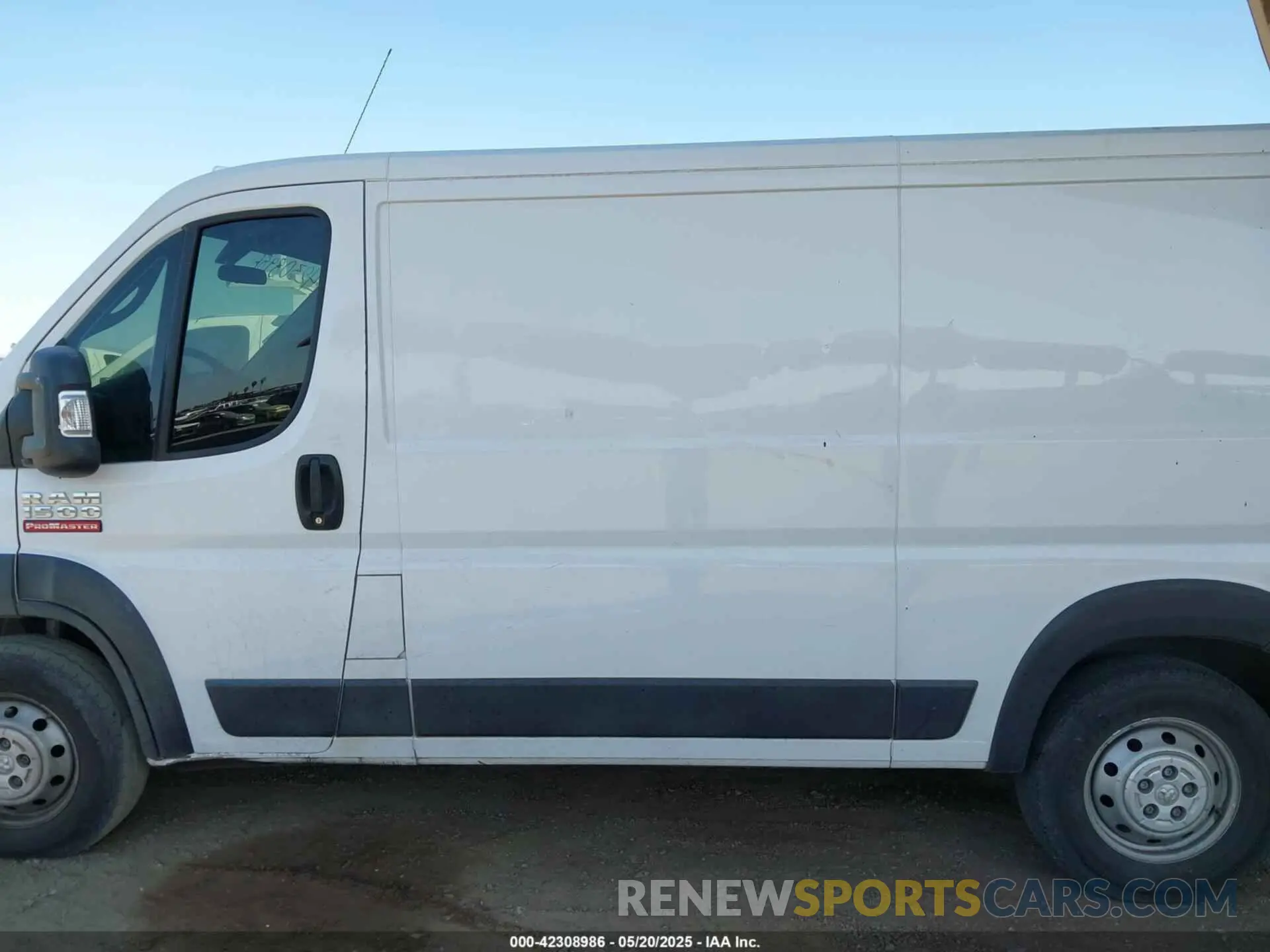 13 Photograph of a damaged car 3C6TRVAGXKE532921 RAM PROMASTER 1500 2019