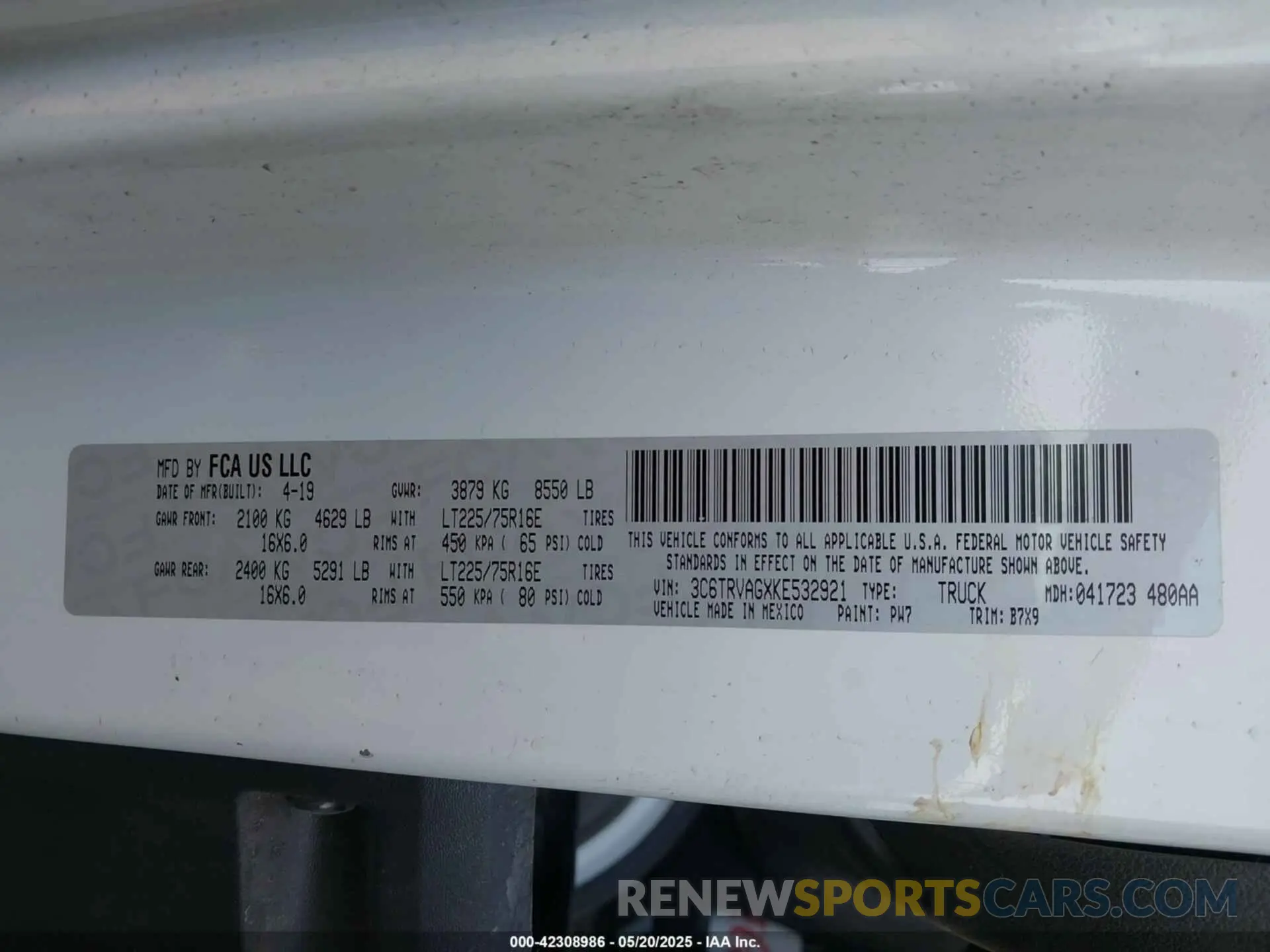 9 Photograph of a damaged car 3C6TRVAGXKE532921 RAM PROMASTER 1500 2019