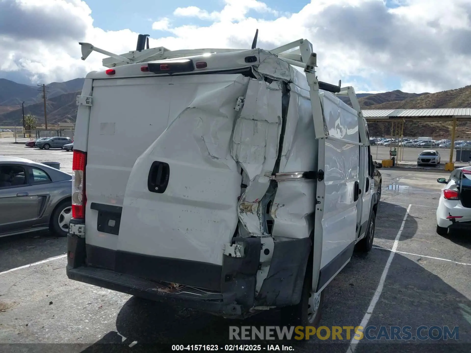 4 Photograph of a damaged car 3C6TRVAGXKE536578 RAM PROMASTER 1500 2019
