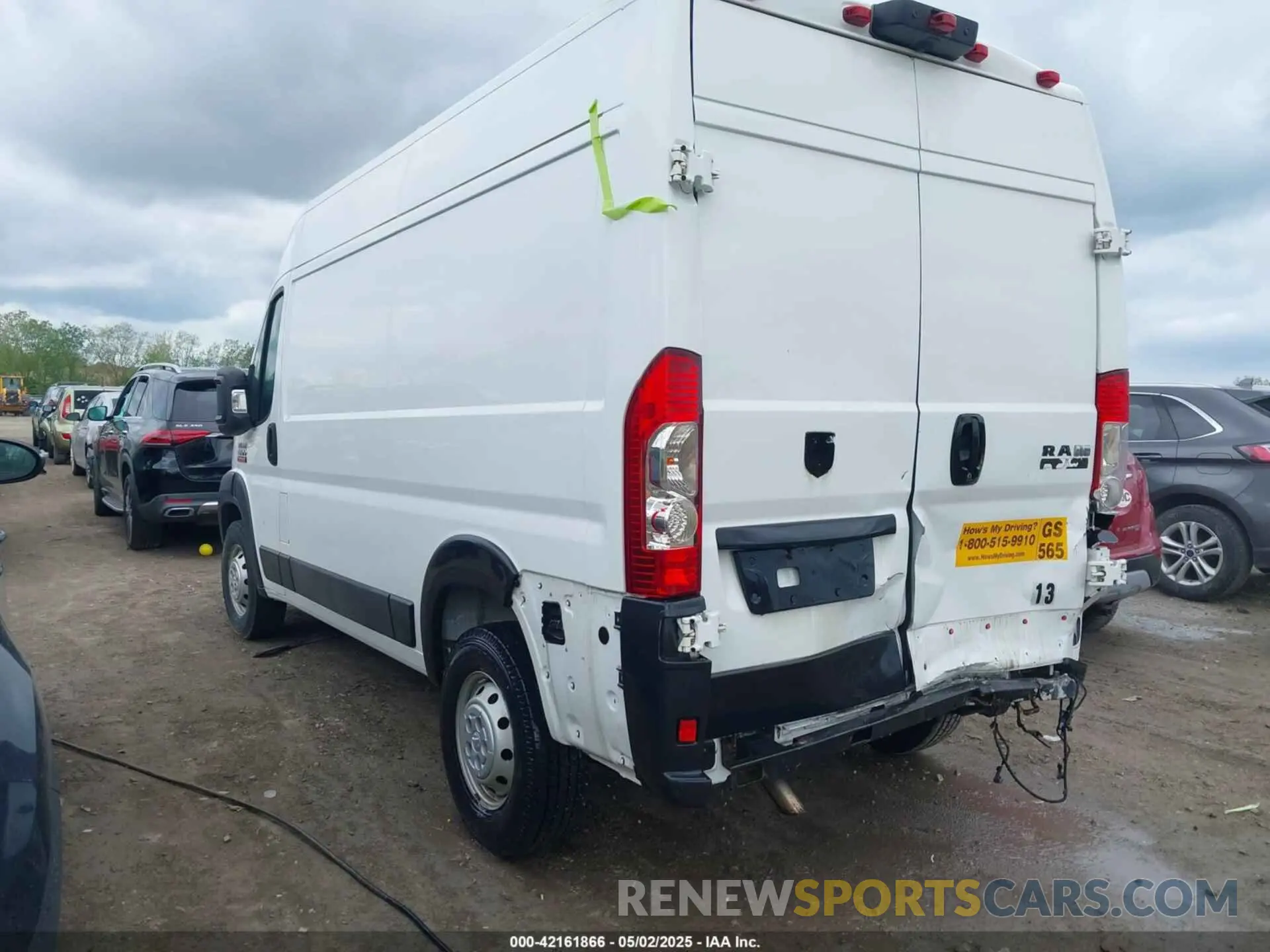 3 Photograph of a damaged car 3C6TRVBG2KE512970 RAM PROMASTER 1500 2019