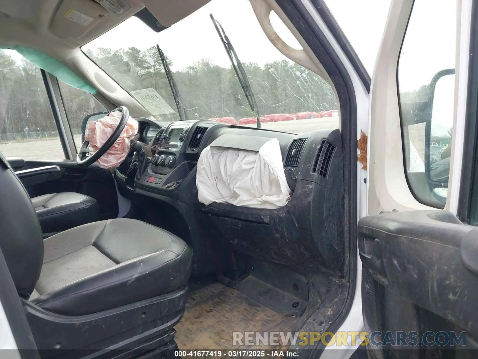 5 Photograph of a damaged car 3C6TRVBG3KE532824 RAM PROMASTER 1500 2019
