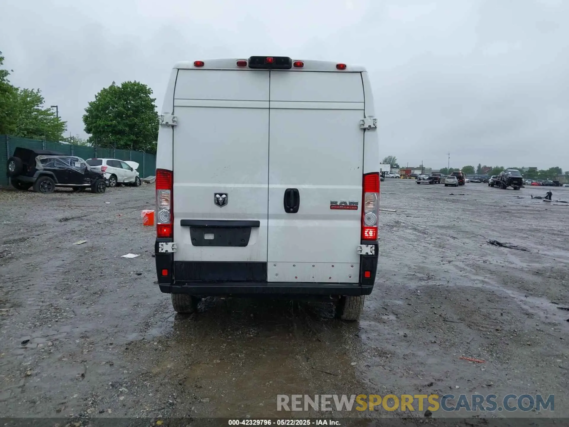 16 Photograph of a damaged car 3C6TRVBG4KE500920 RAM PROMASTER 1500 2019