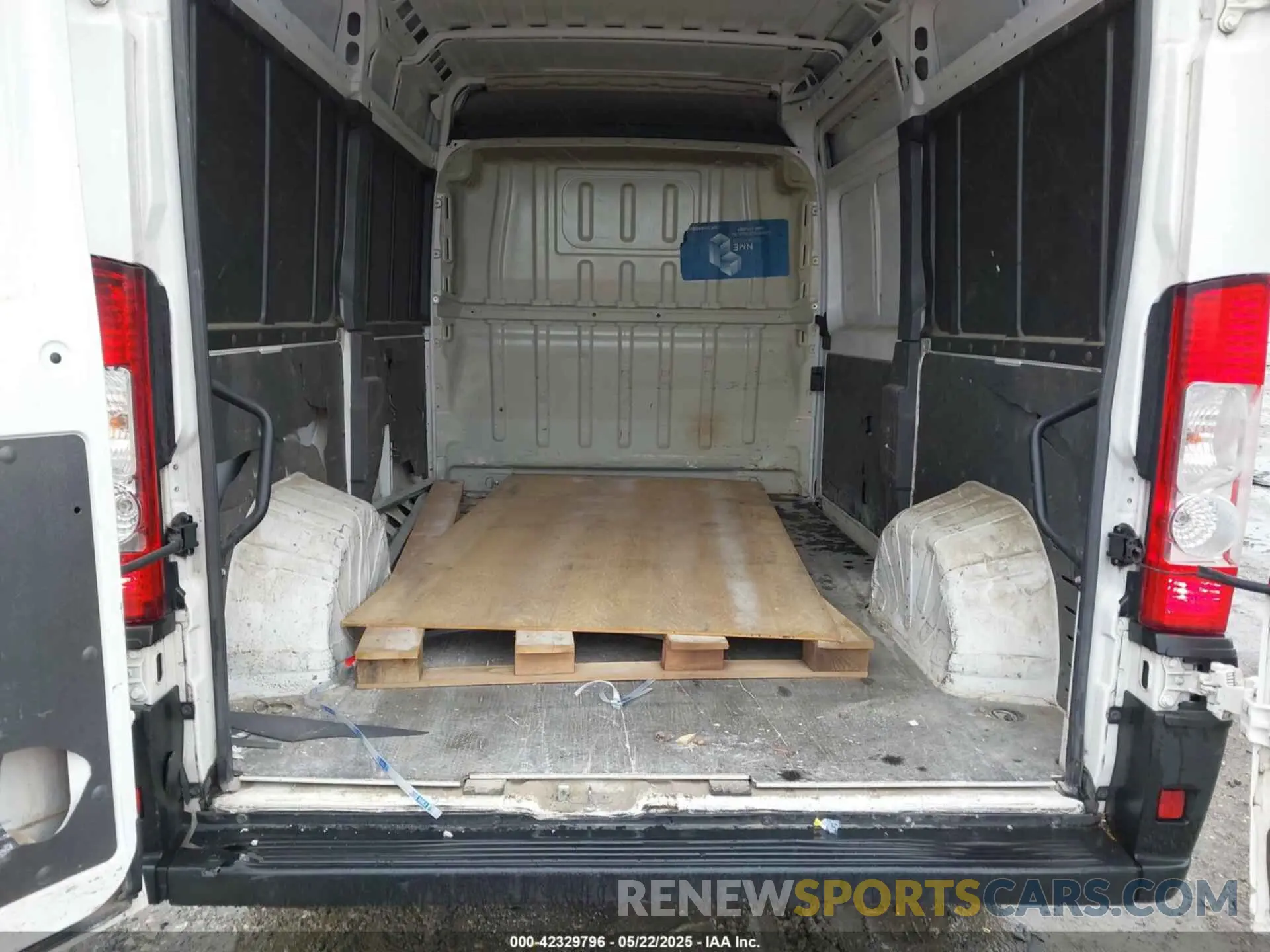 20 Photograph of a damaged car 3C6TRVBG4KE500920 RAM PROMASTER 1500 2019