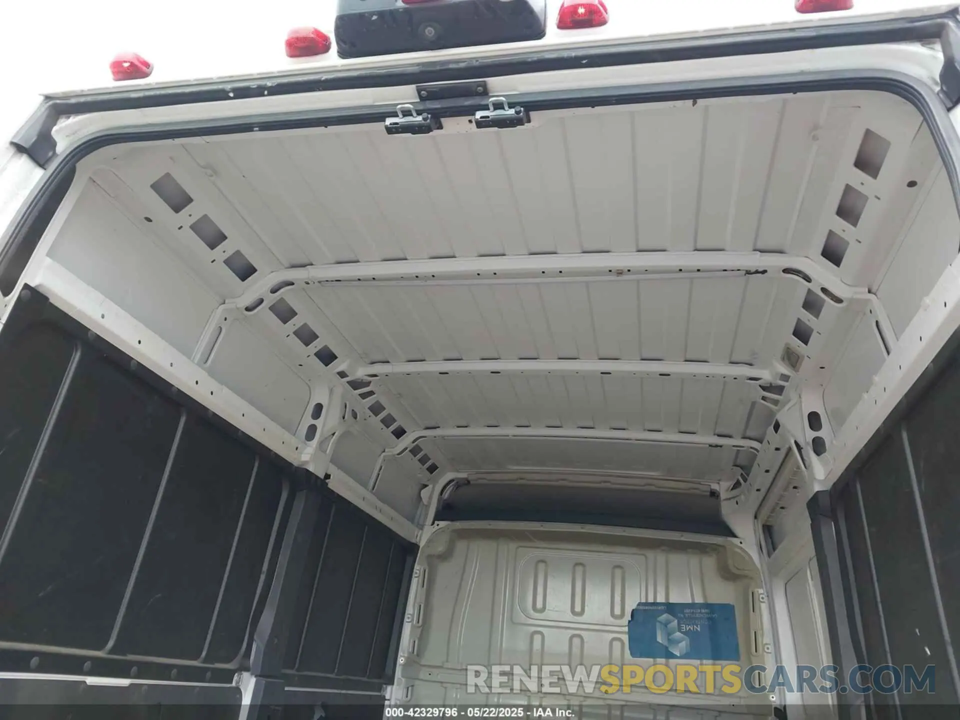21 Photograph of a damaged car 3C6TRVBG4KE500920 RAM PROMASTER 1500 2019
