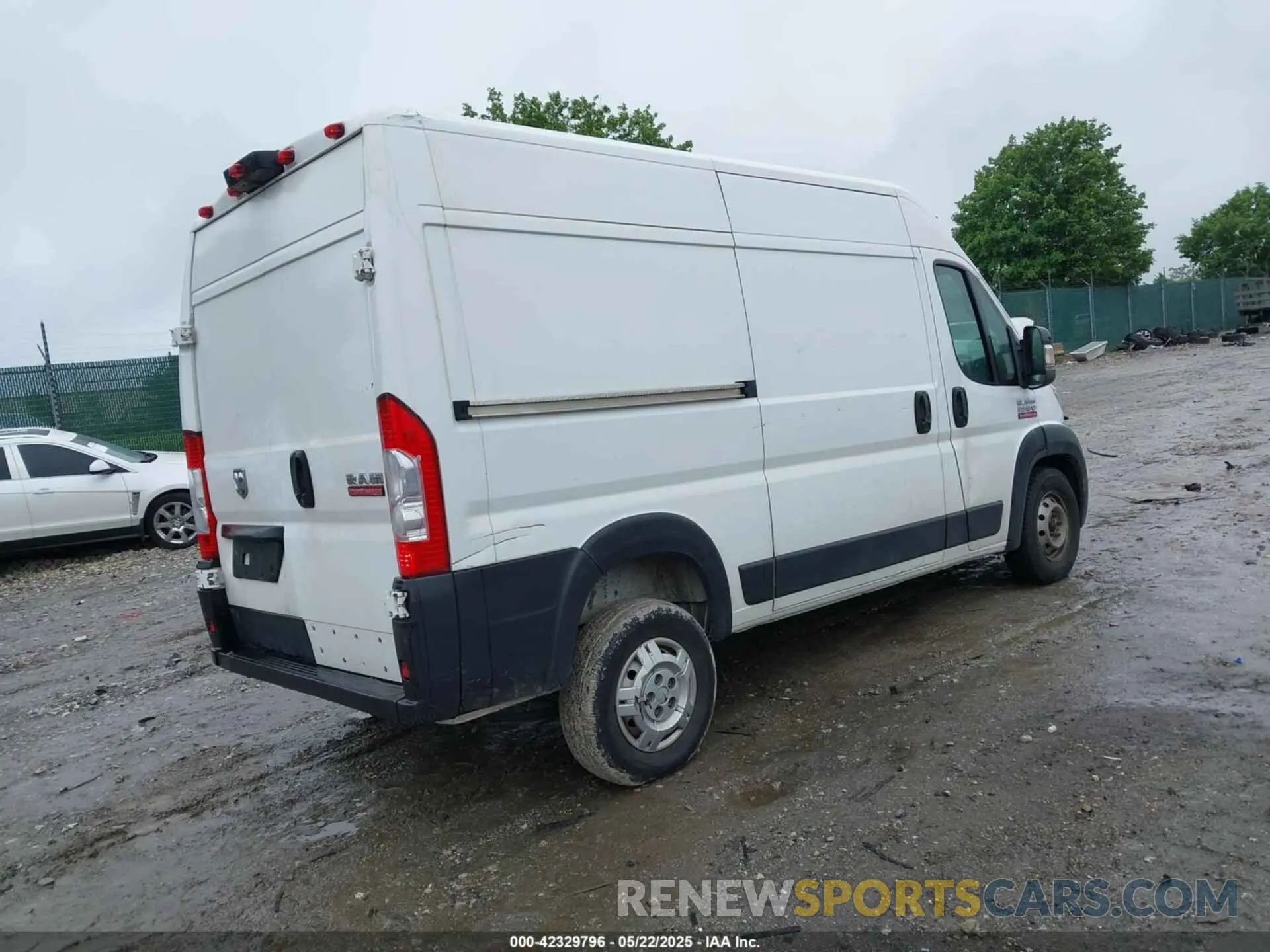 4 Photograph of a damaged car 3C6TRVBG4KE500920 RAM PROMASTER 1500 2019