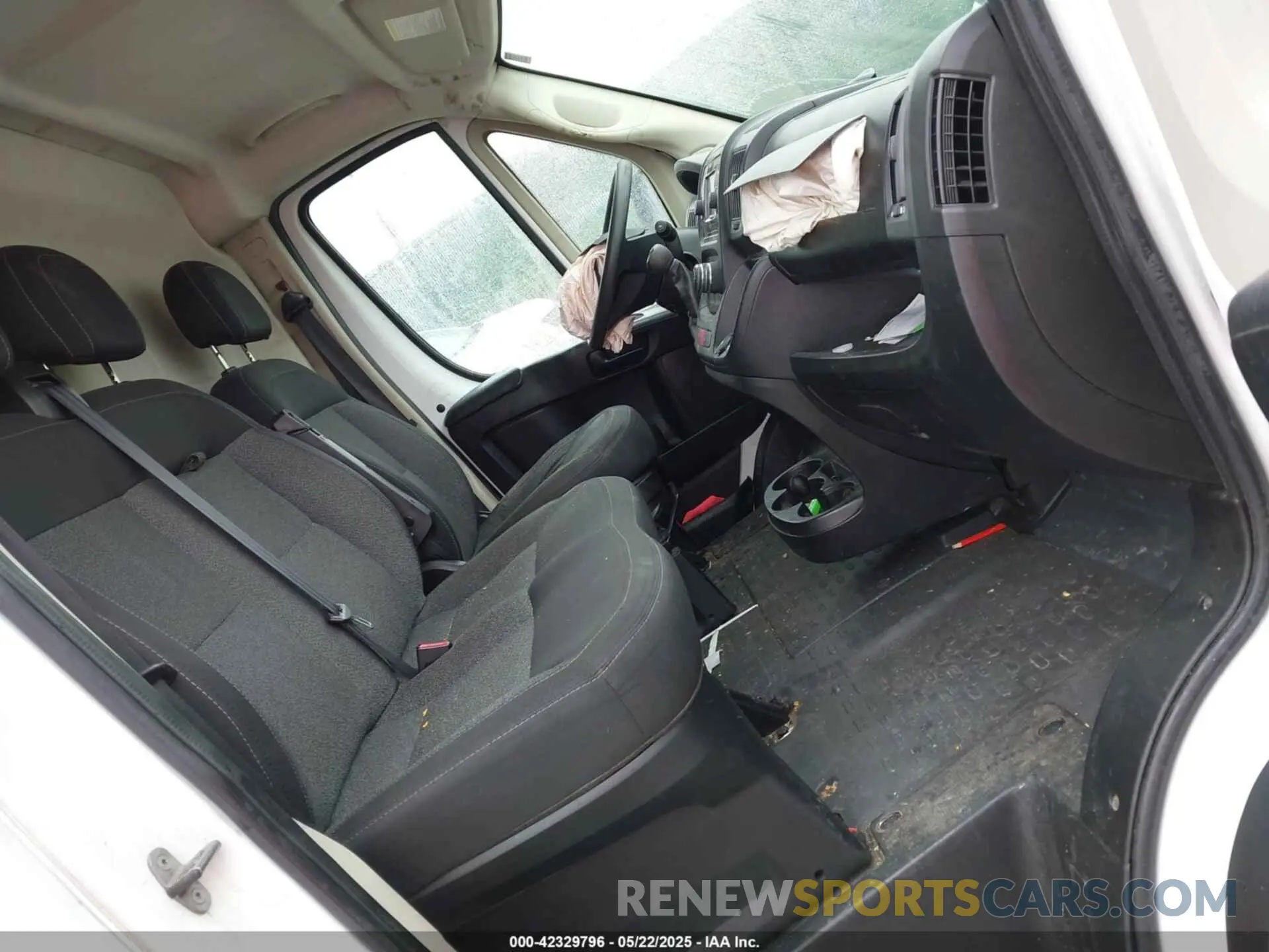 5 Photograph of a damaged car 3C6TRVBG4KE500920 RAM PROMASTER 1500 2019