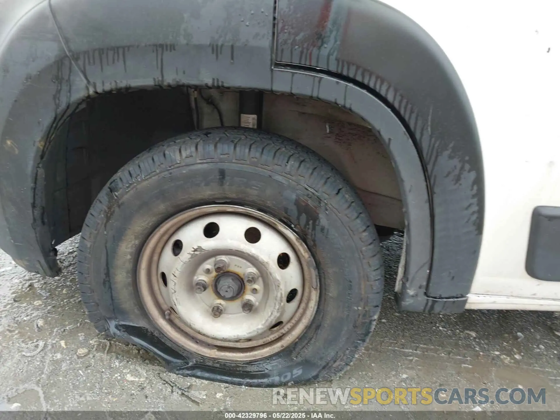 6 Photograph of a damaged car 3C6TRVBG4KE500920 RAM PROMASTER 1500 2019
