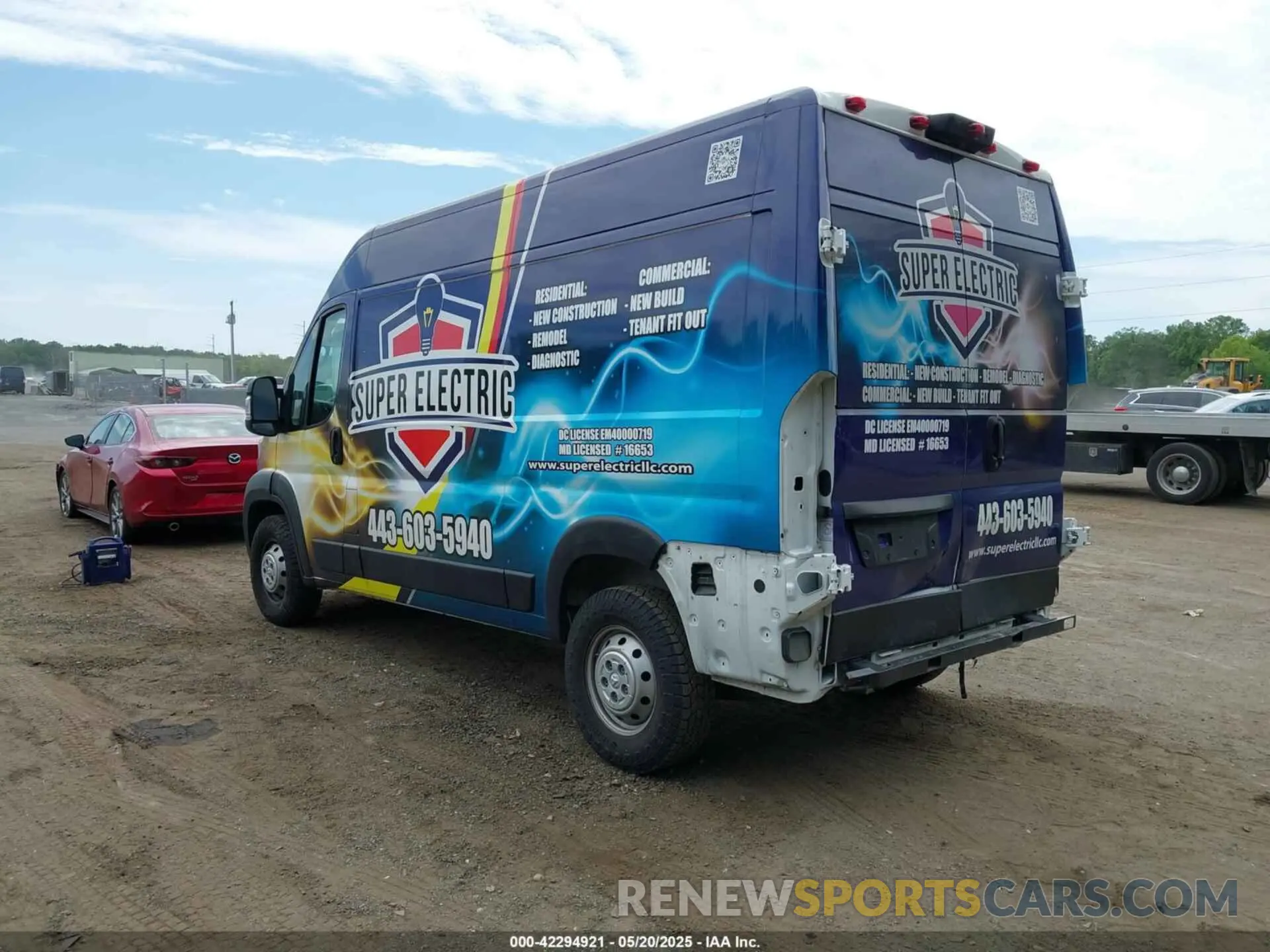 3 Photograph of a damaged car 3C6TRVBG5KE565887 RAM PROMASTER 1500 2019