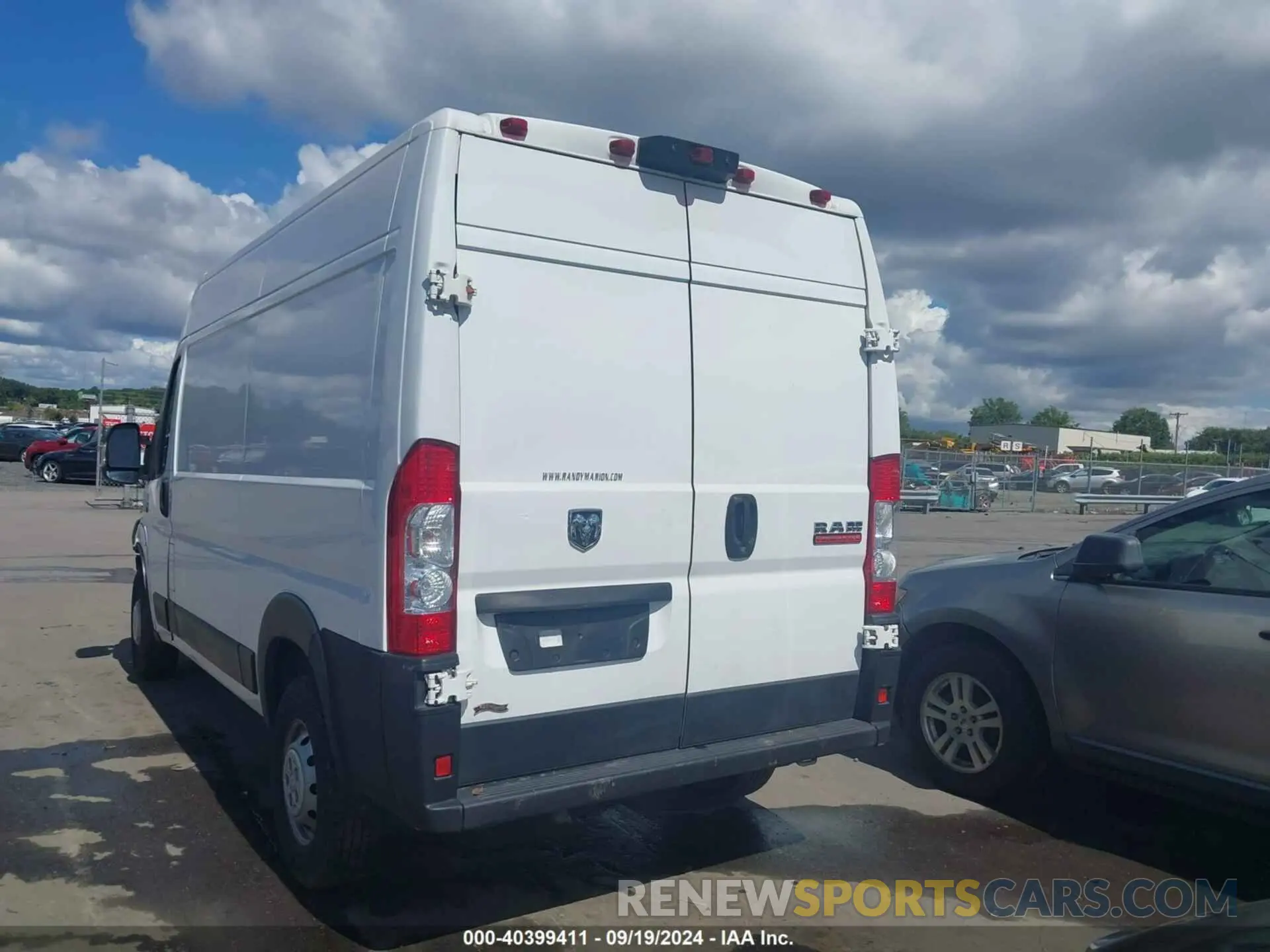 3 Photograph of a damaged car 3C6TRVBG6KE556406 RAM PROMASTER 1500 2019
