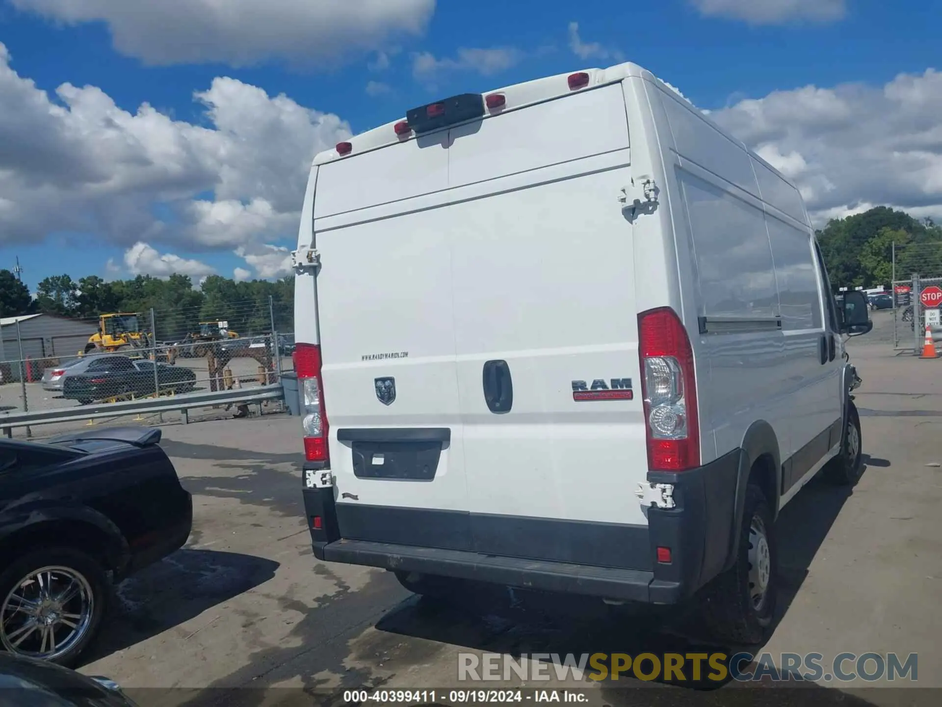4 Photograph of a damaged car 3C6TRVBG6KE556406 RAM PROMASTER 1500 2019