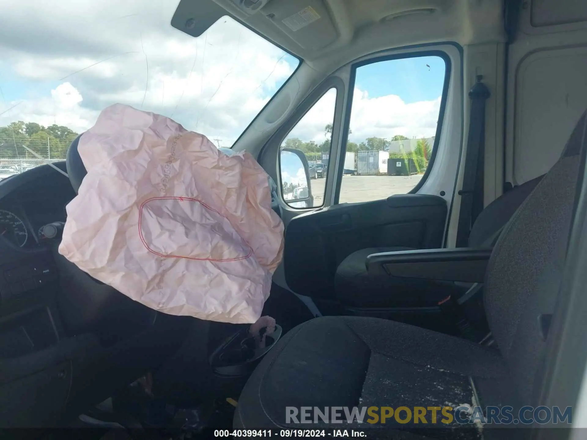5 Photograph of a damaged car 3C6TRVBG6KE556406 RAM PROMASTER 1500 2019