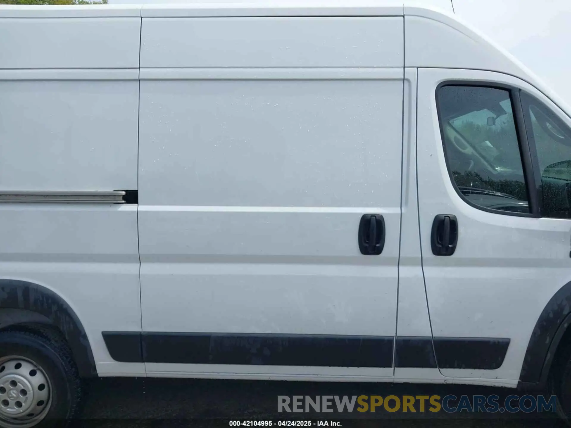 14 Photograph of a damaged car 3C6TRVBG7KE525665 RAM PROMASTER 1500 2019