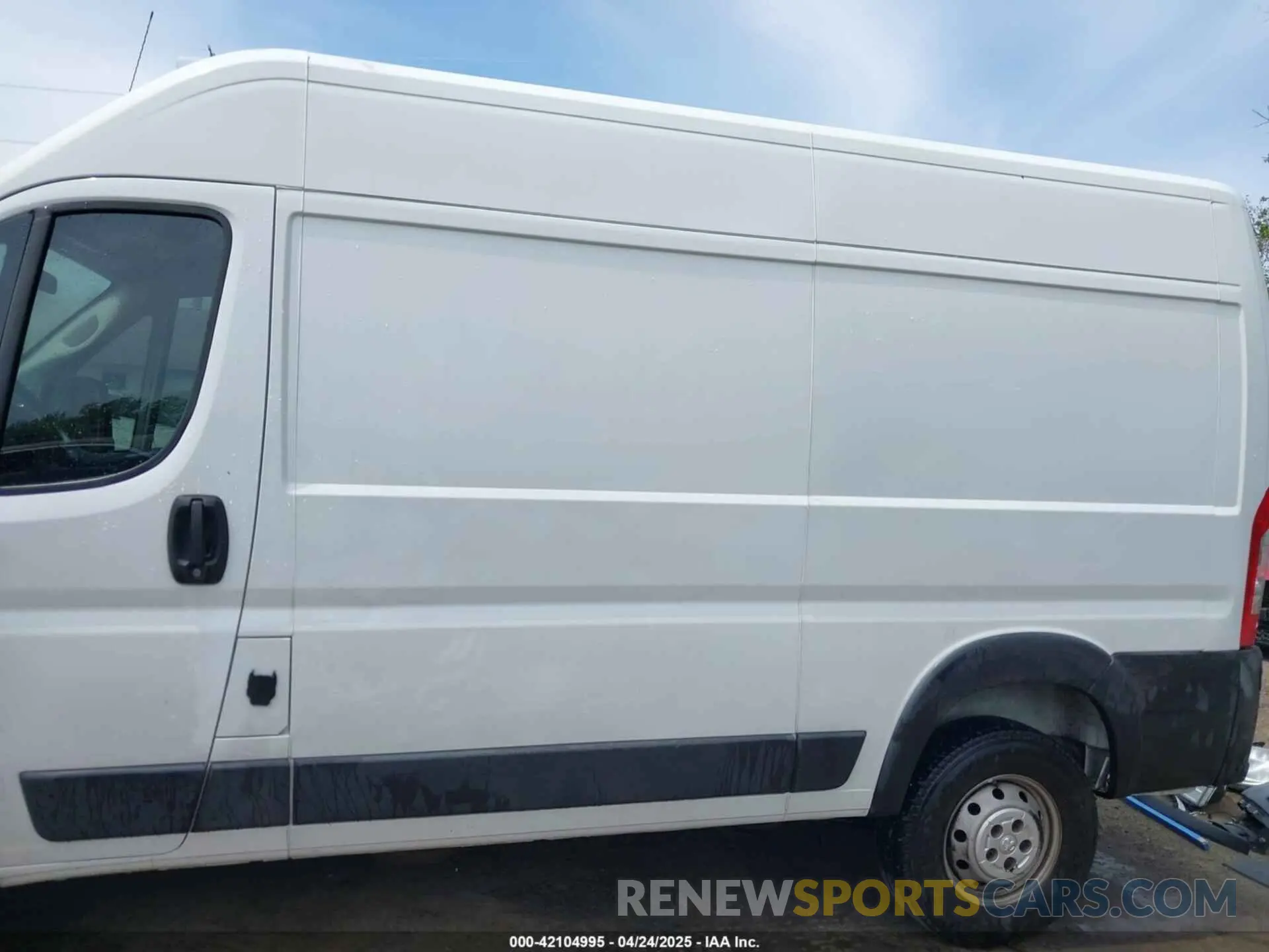 15 Photograph of a damaged car 3C6TRVBG7KE525665 RAM PROMASTER 1500 2019