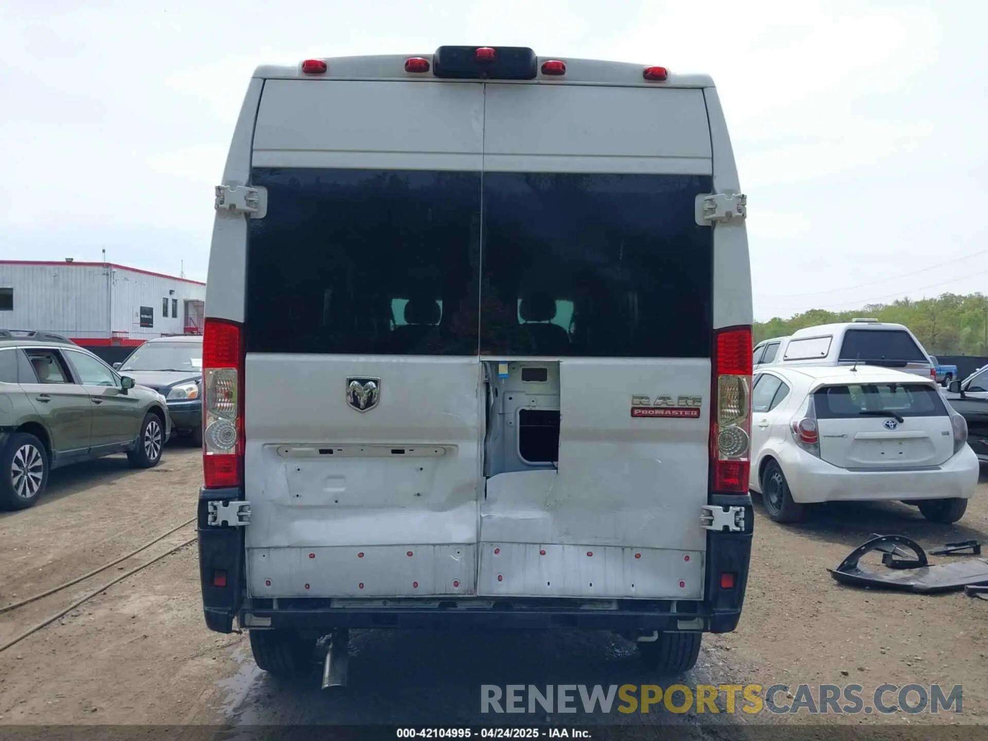 17 Photograph of a damaged car 3C6TRVBG7KE525665 RAM PROMASTER 1500 2019