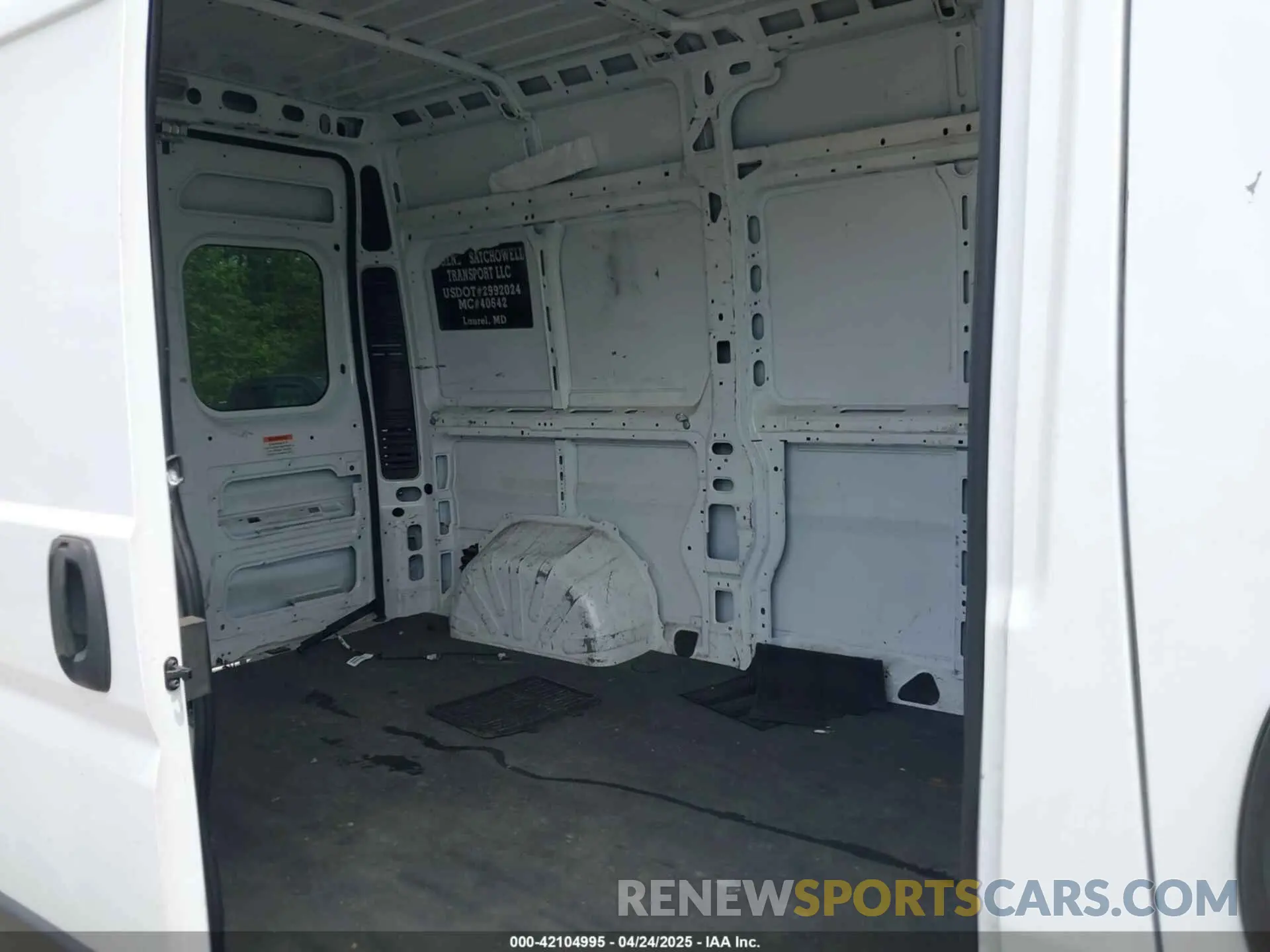 8 Photograph of a damaged car 3C6TRVBG7KE525665 RAM PROMASTER 1500 2019