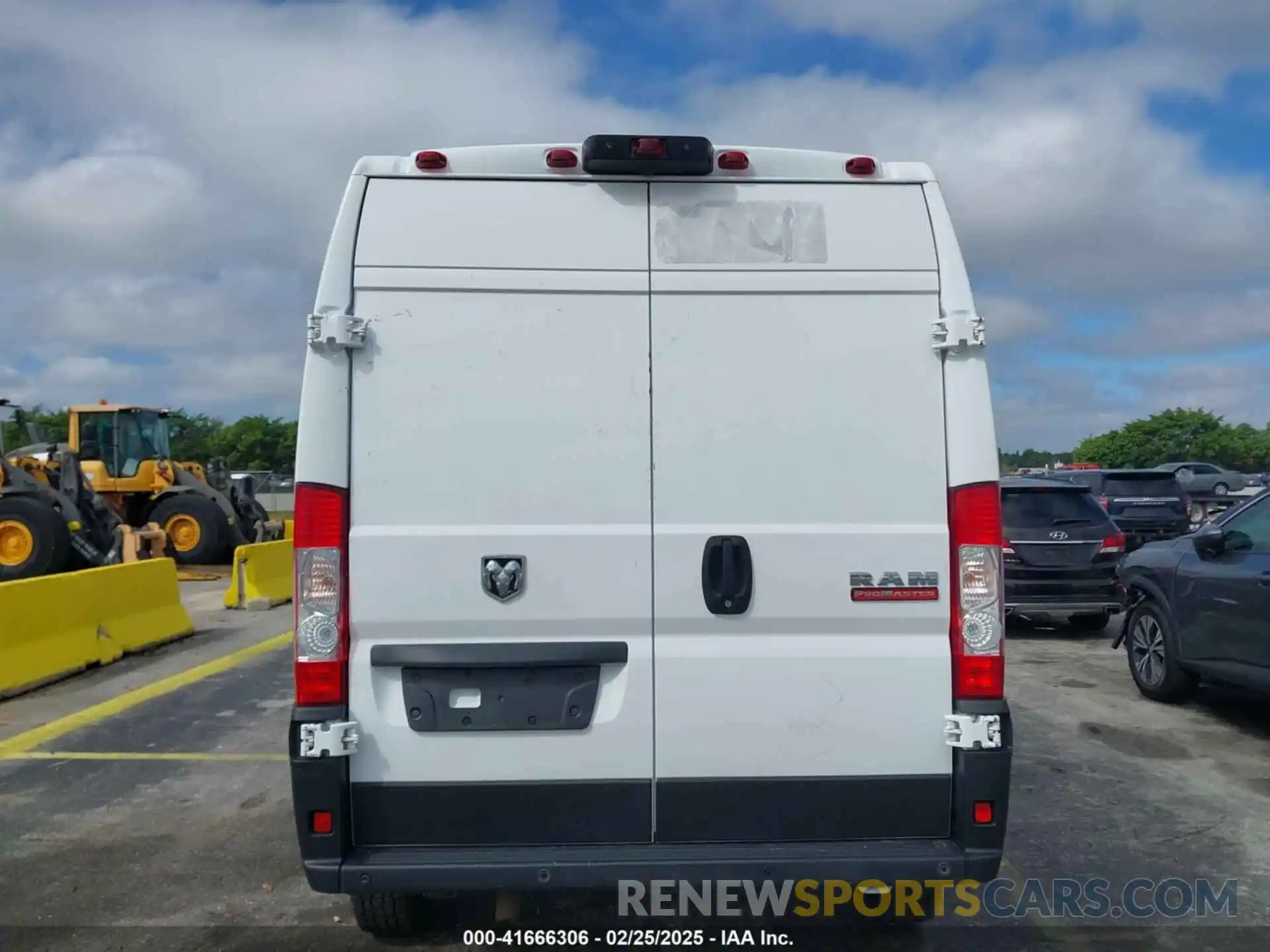 16 Photograph of a damaged car 3C6TRVBG7KE559461 RAM PROMASTER 1500 2019