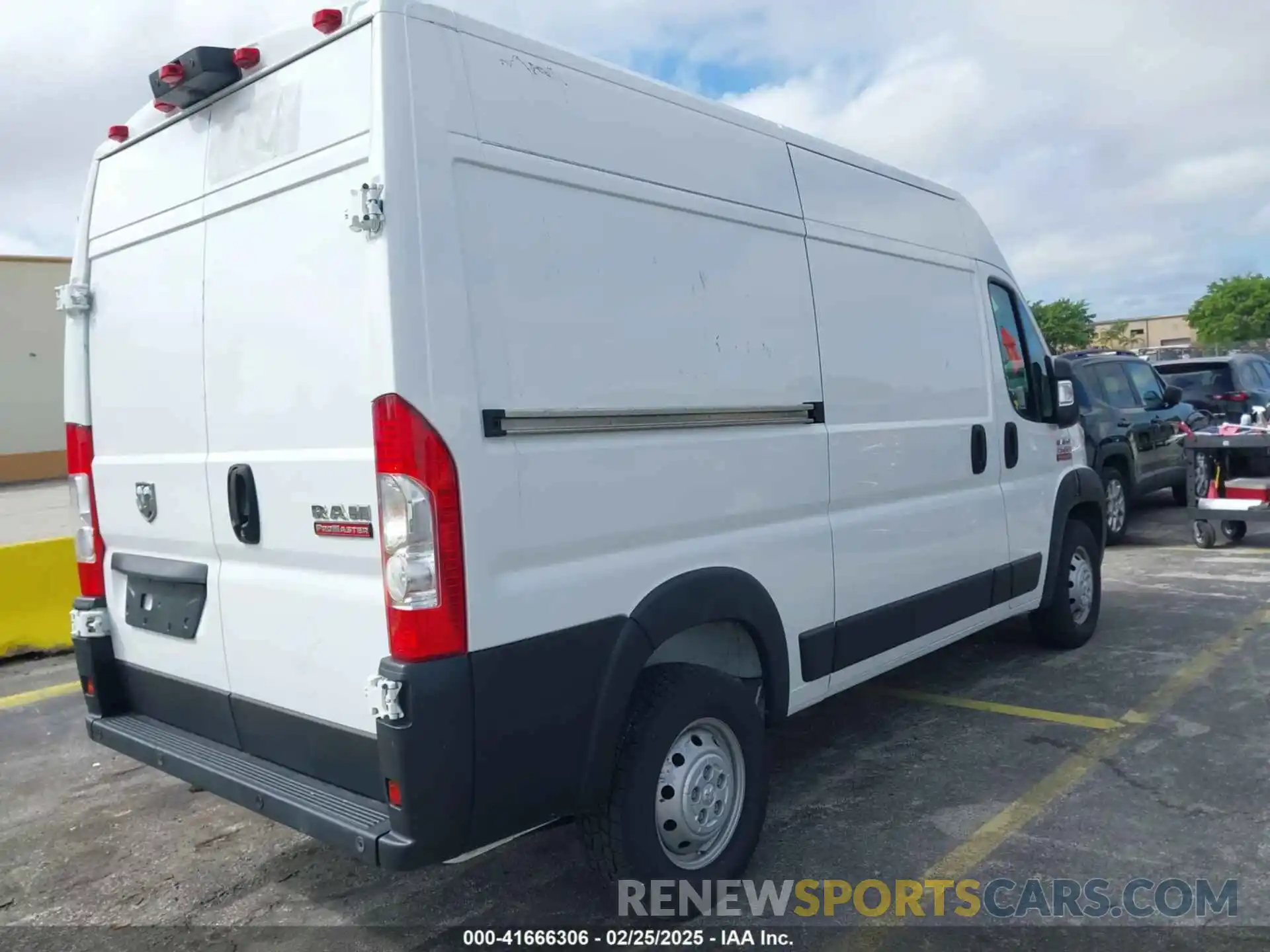 4 Photograph of a damaged car 3C6TRVBG7KE559461 RAM PROMASTER 1500 2019