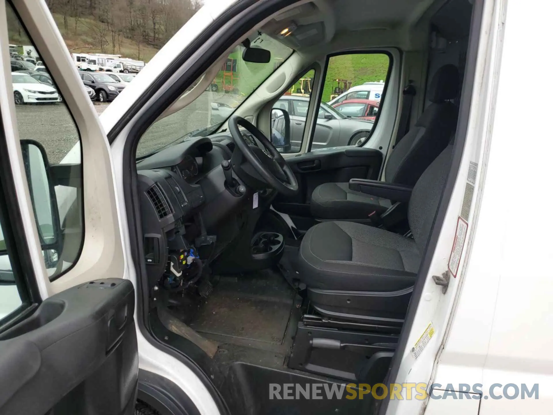 8 Photograph of a damaged car 3C6TRVNG6KE522560 RAM PROMASTER 1500 2019