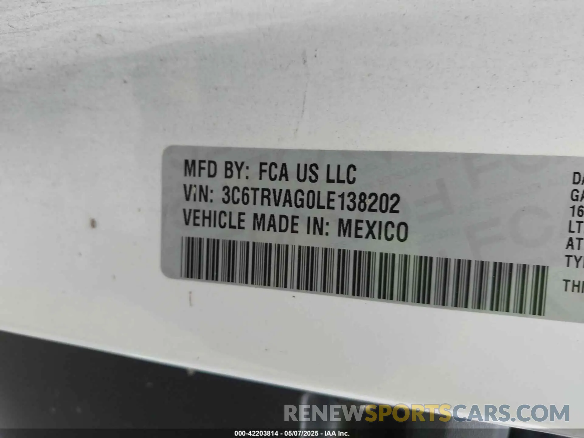 9 Photograph of a damaged car 3C6TRVAG0LE138202 RAM PROMASTER 1500 2020