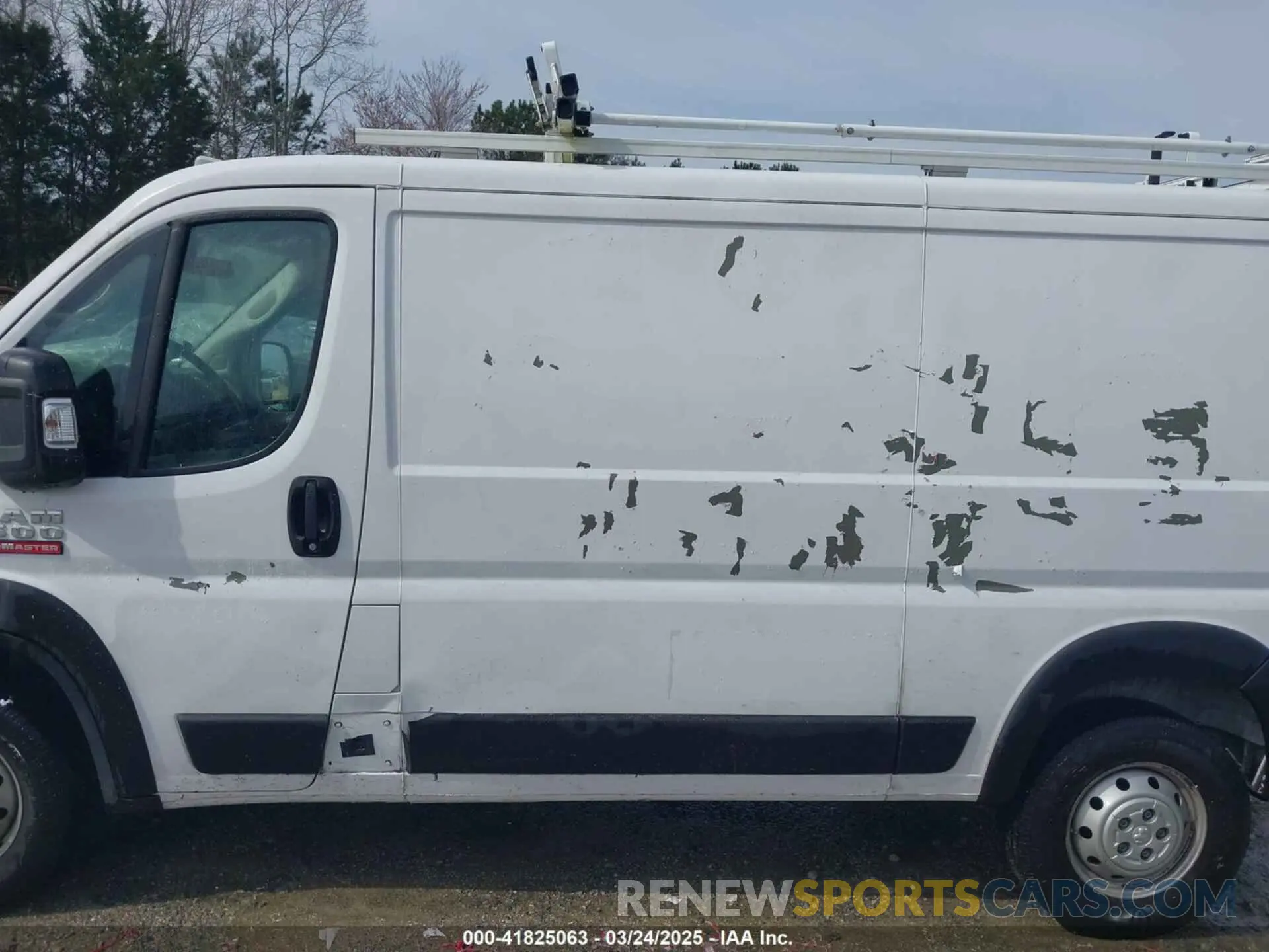 14 Photograph of a damaged car 3C6TRVAG1LE135423 RAM PROMASTER 1500 2020