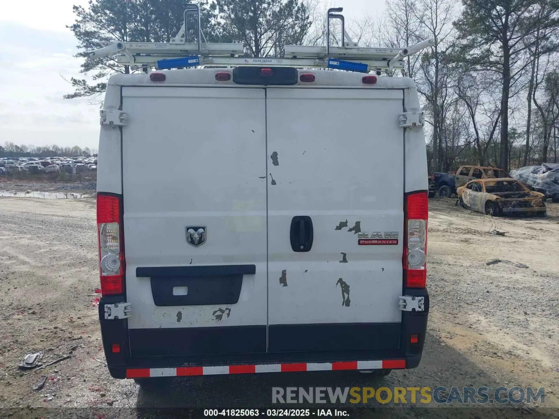 16 Photograph of a damaged car 3C6TRVAG1LE135423 RAM PROMASTER 1500 2020