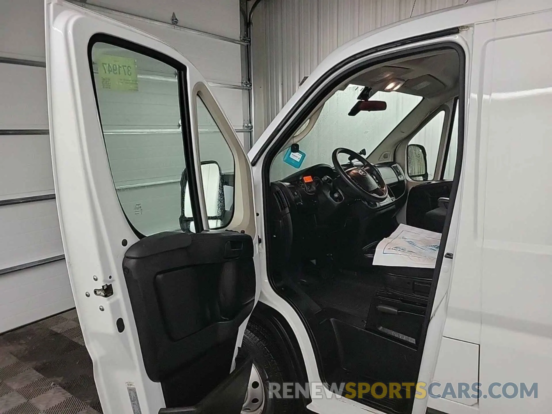 15 Photograph of a damaged car 3C6TRVAG2LE138203 RAM PROMASTER 1500 2020